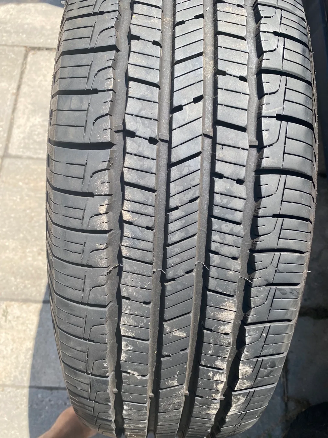 Goodyear Reliant All-Season Tire 225/65R17 image indicator(2)