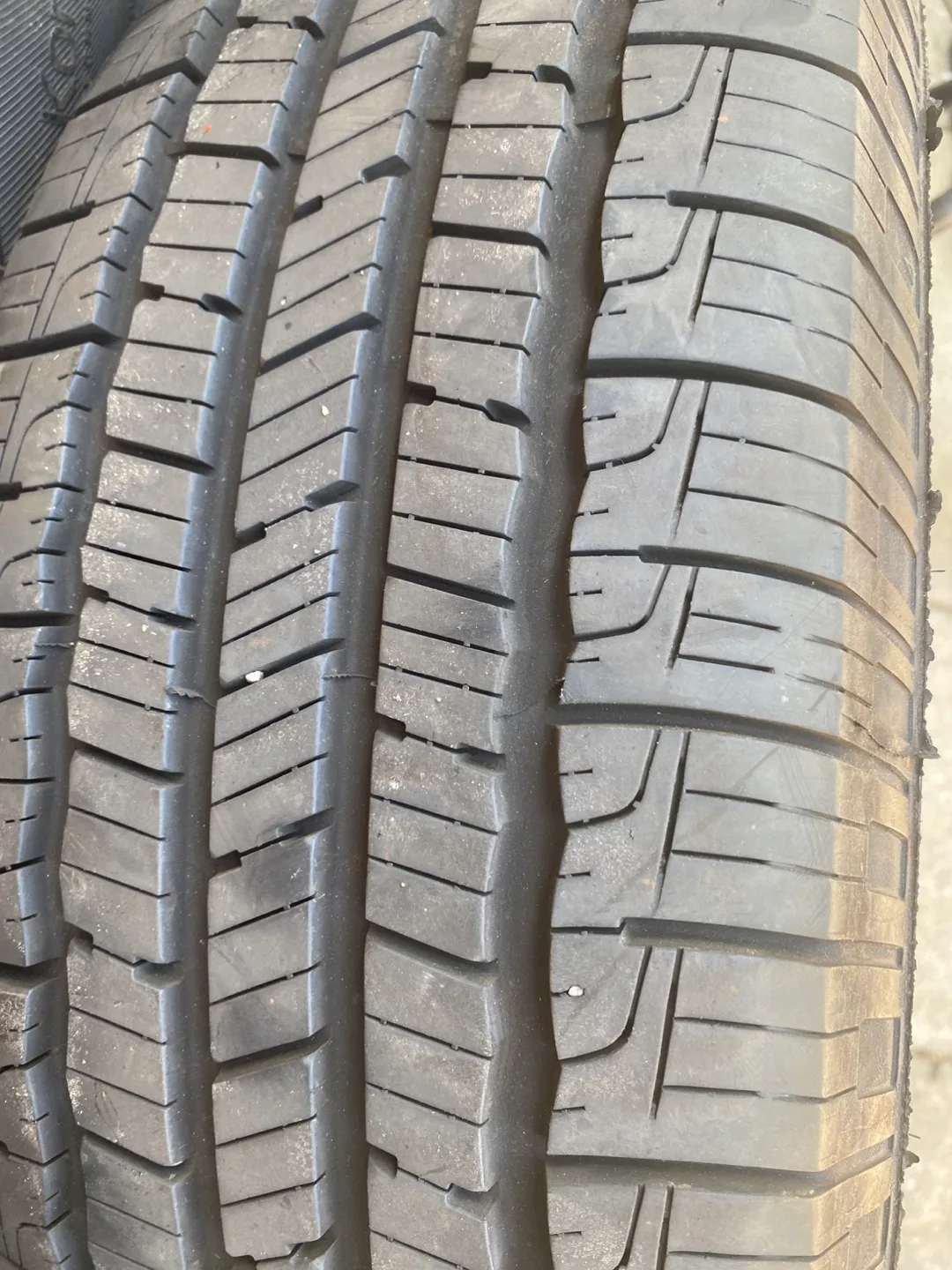 Goodyear Reliant All-Season Tire 225/65R17 image indicator(6)