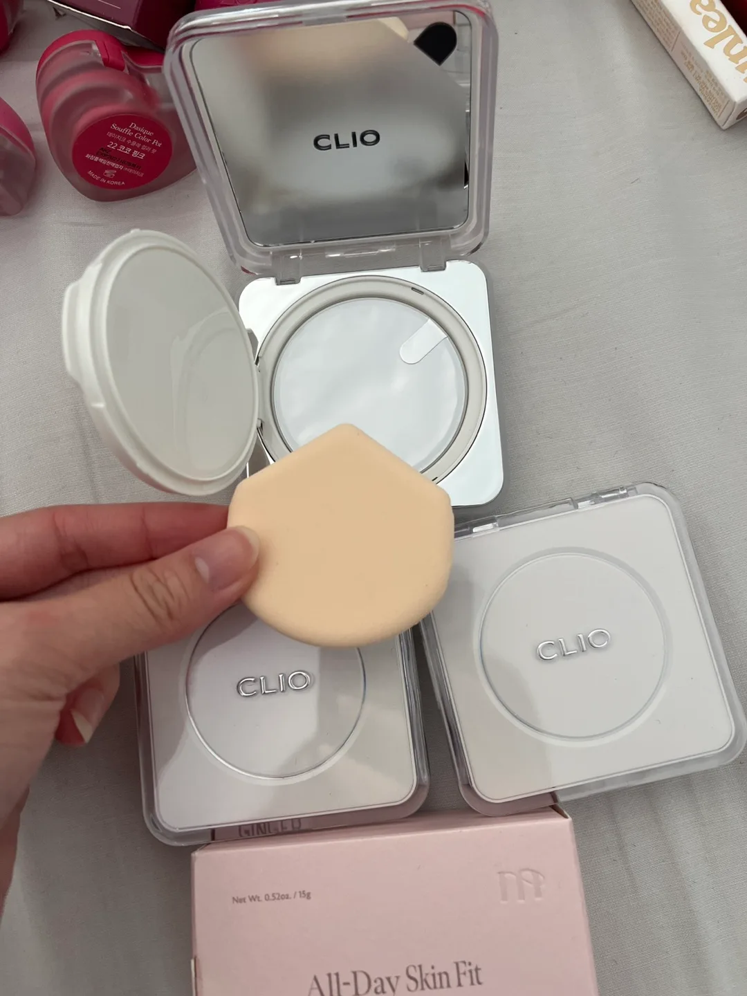 Korean foundation cushions (Clio, Milktouch) image indicator(2)