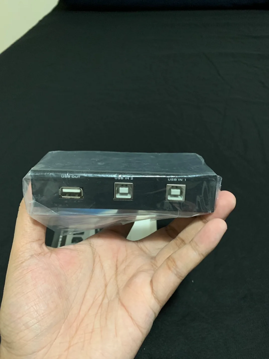 2 Port USB Switch - New in Box image indicator(4)