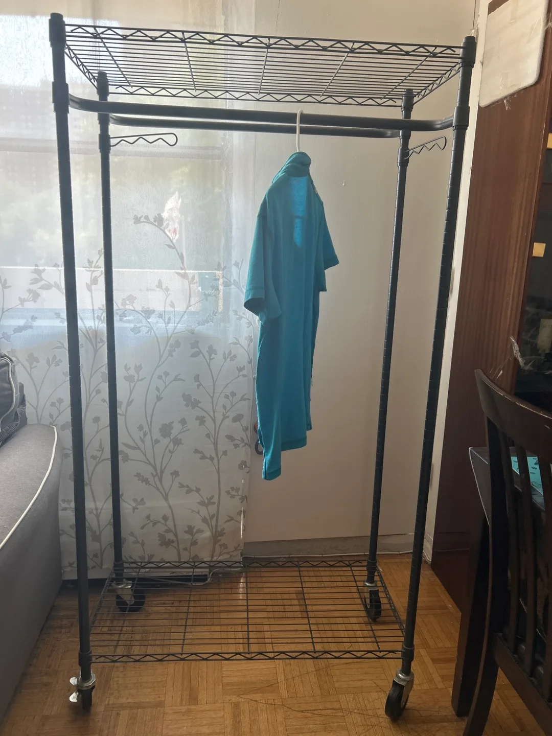 Rolling clothes Garment Rack thumbnail
