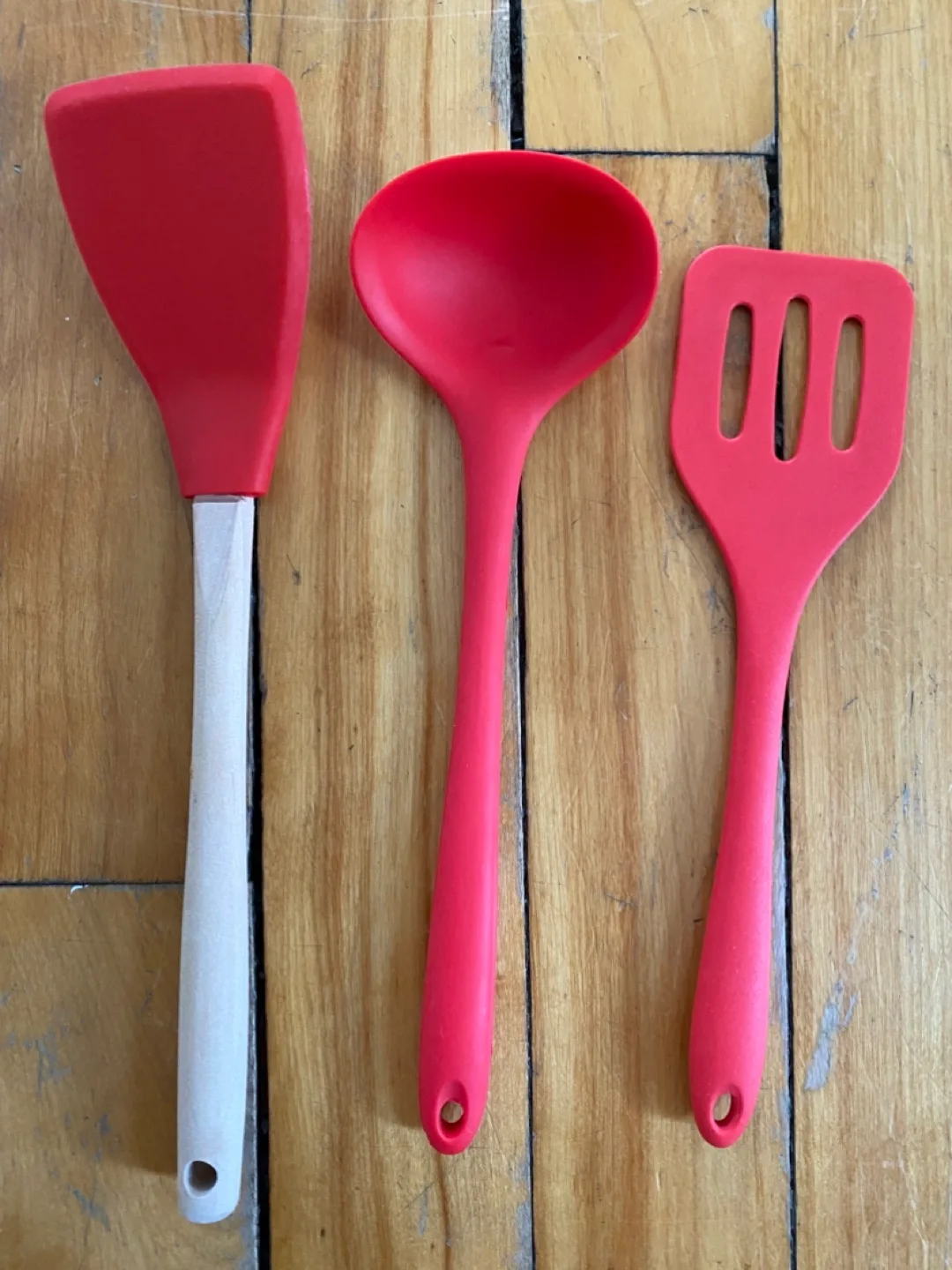 Red Cutting Board & Kitchen Utensils image indicator(5)