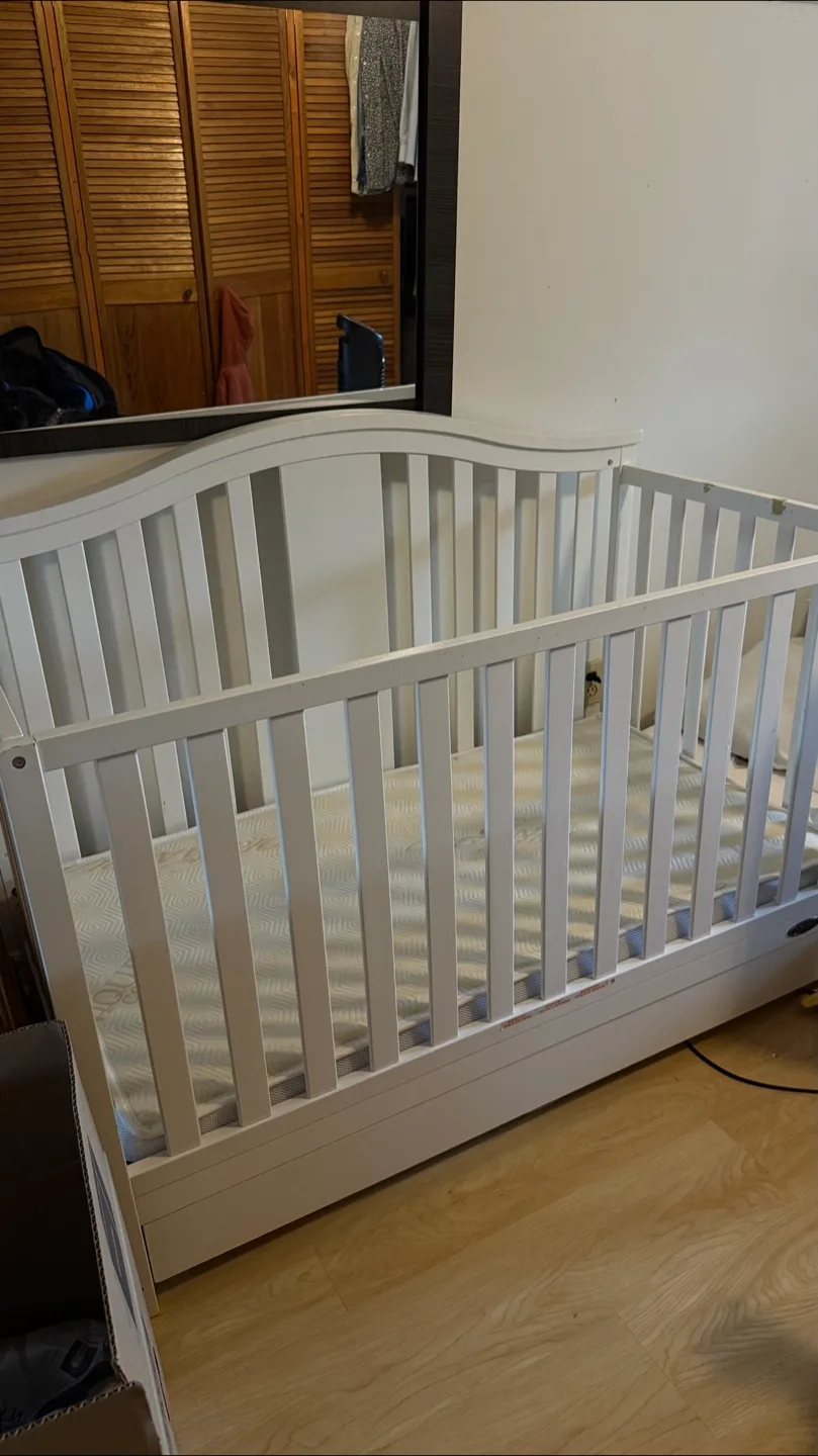 Graco 4-in-1 Convertible Crib & Toddler Bed with Storage thumbnail