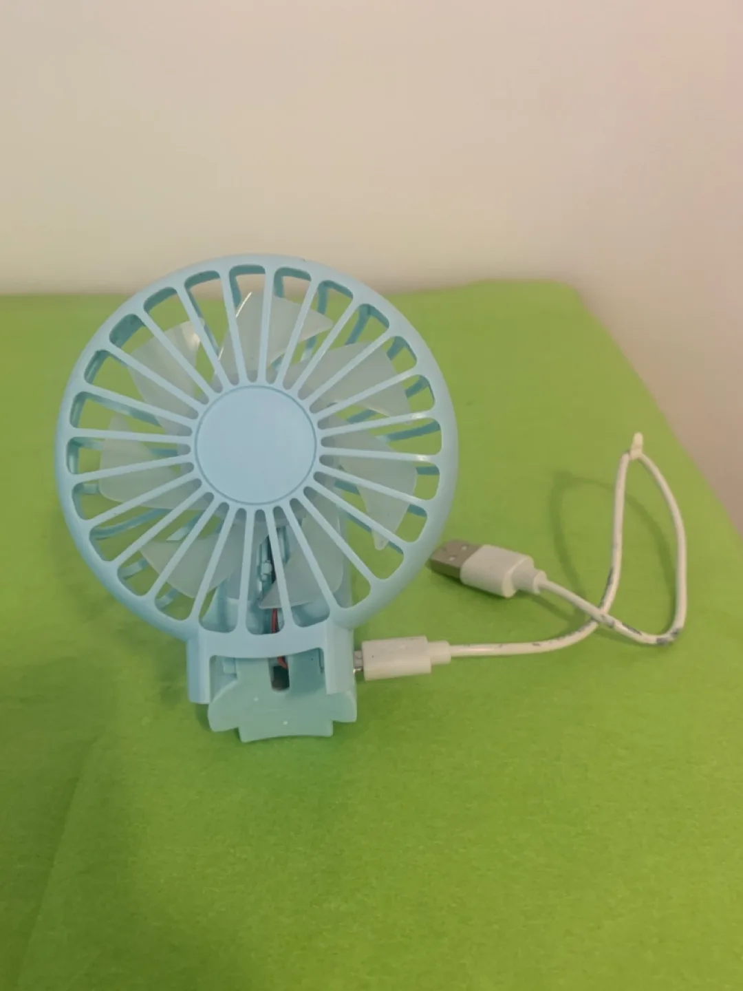 Mini Fan w/charger usb thumbnail