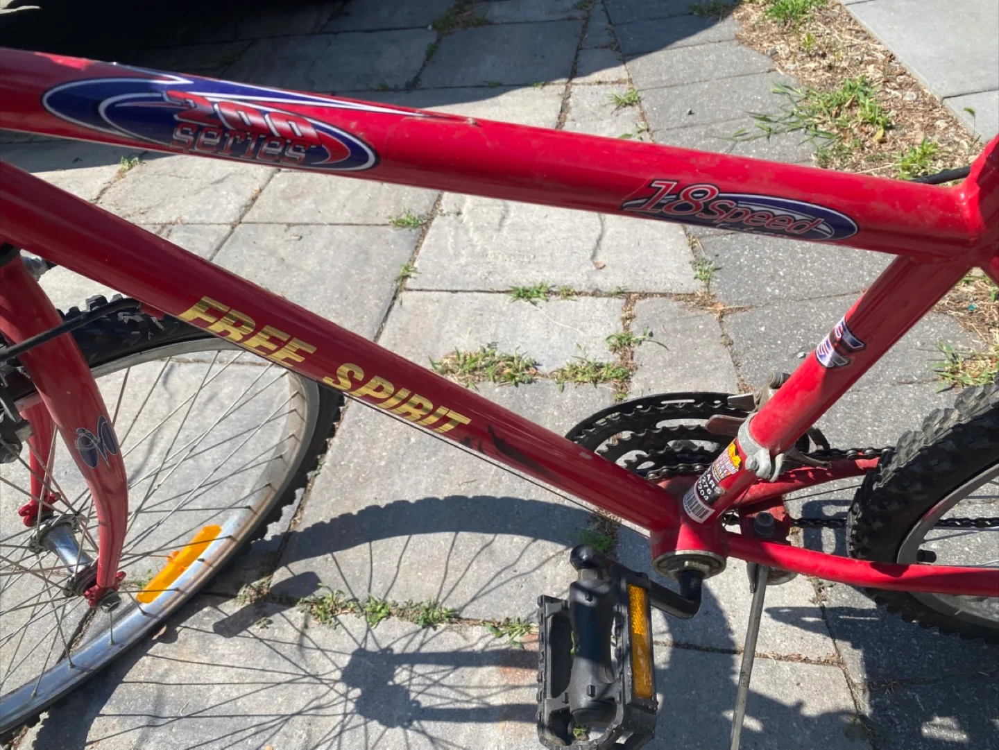 Free Spirit 18-Speed Mountain Bike image indicator(2)