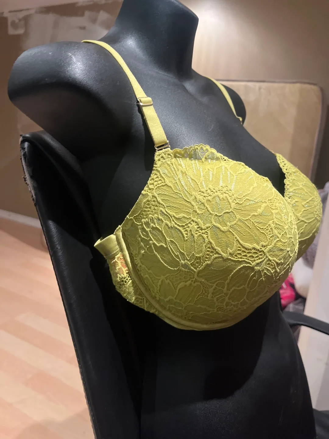 La Senza 36DDD lime green Lace Bra image indicator(3)