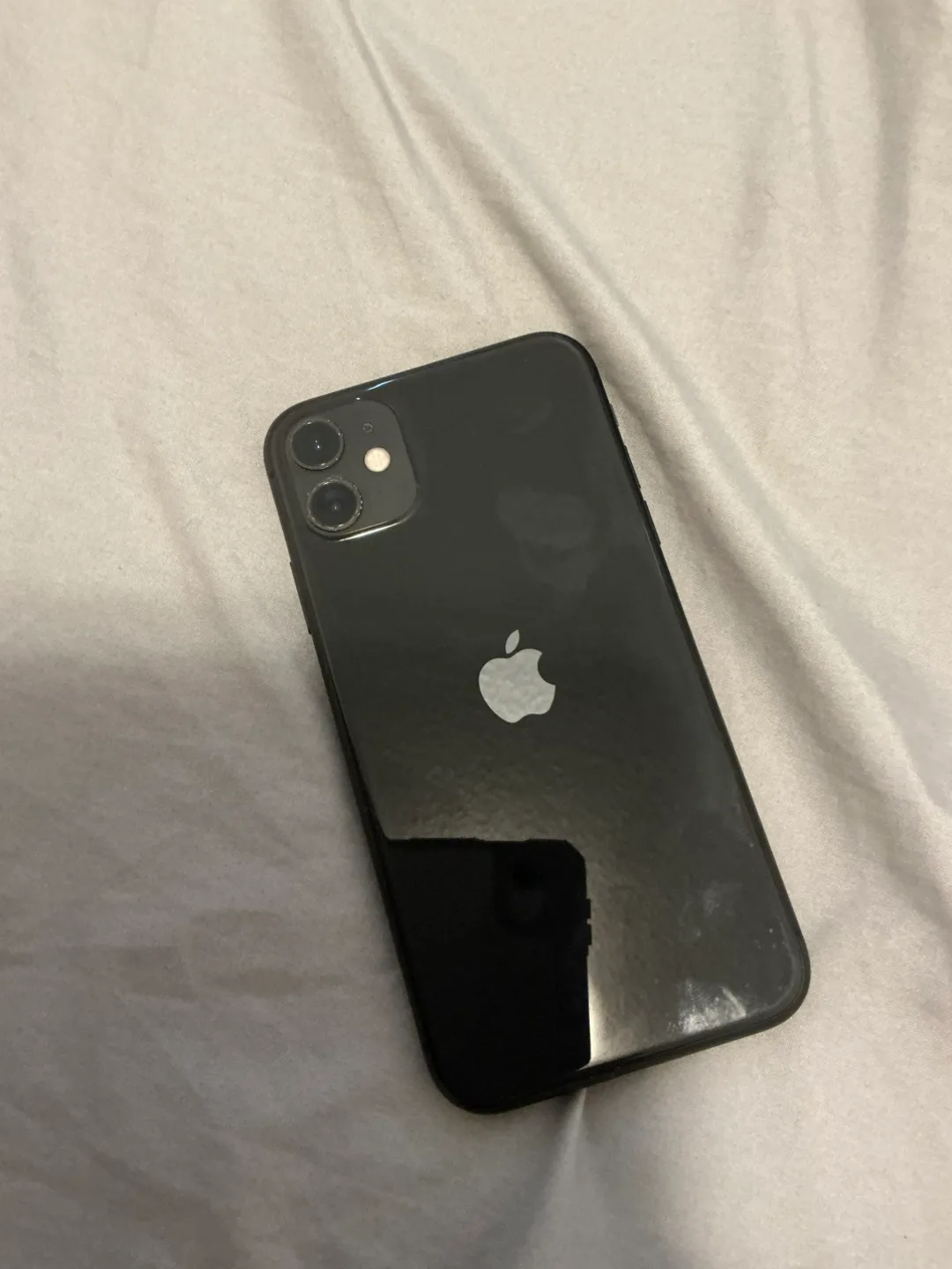 Apple iPhone 11 - Black thumbnail