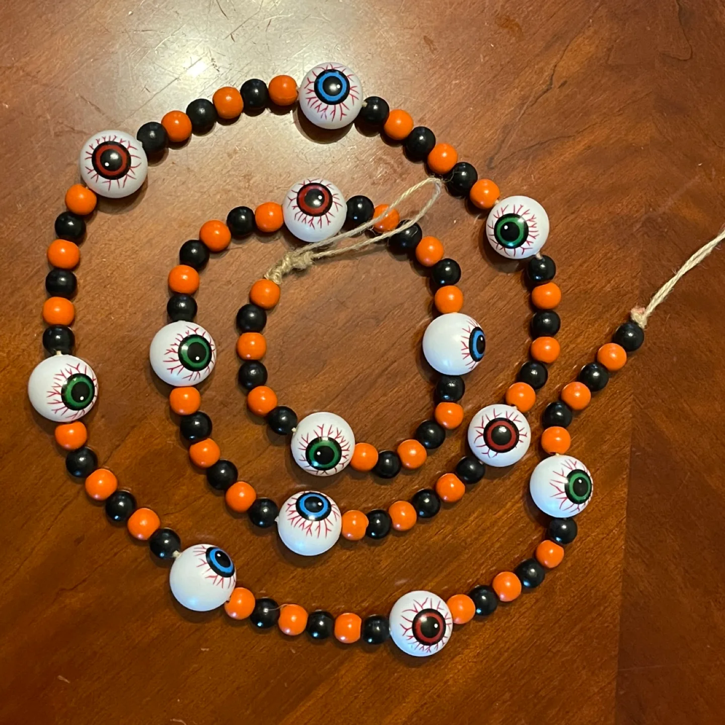 Halloween Eyeball Garland - Spooky Decor thumbnail