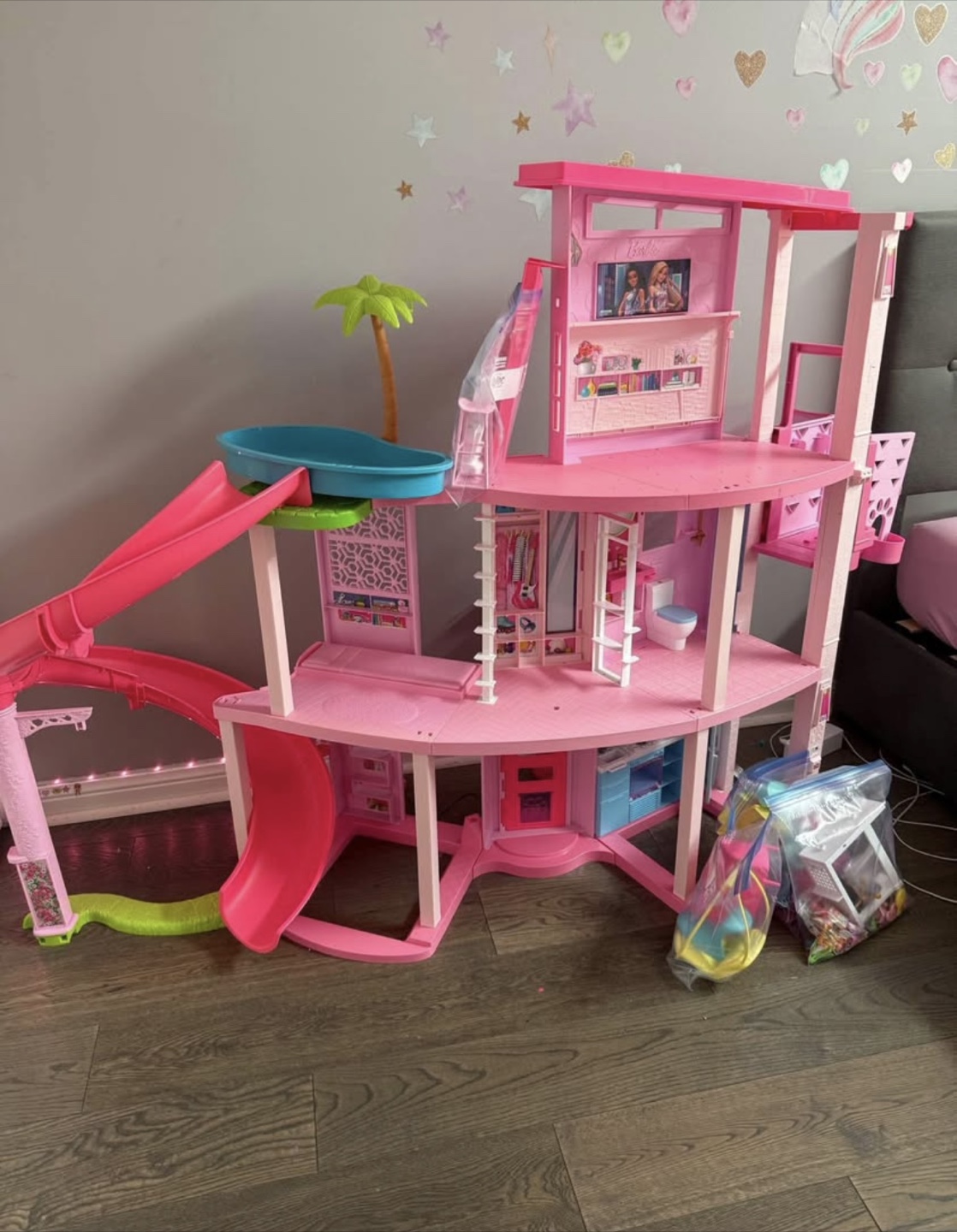 Barbie Dreamhouse Dollhouse - like new