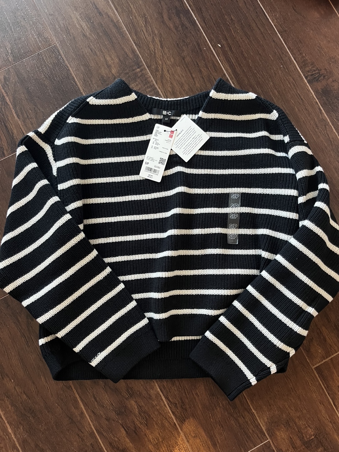 NEW Uniqlo C Sweater - Size S