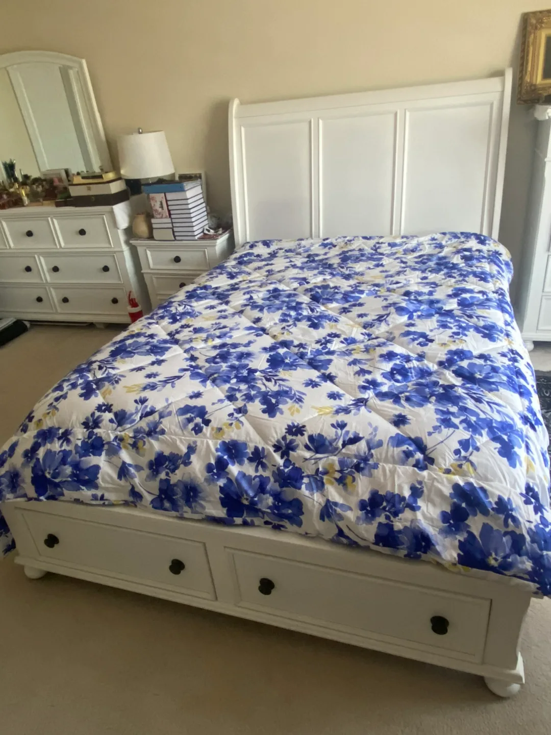 White Wooden Bedroom Set for sale thumbnail