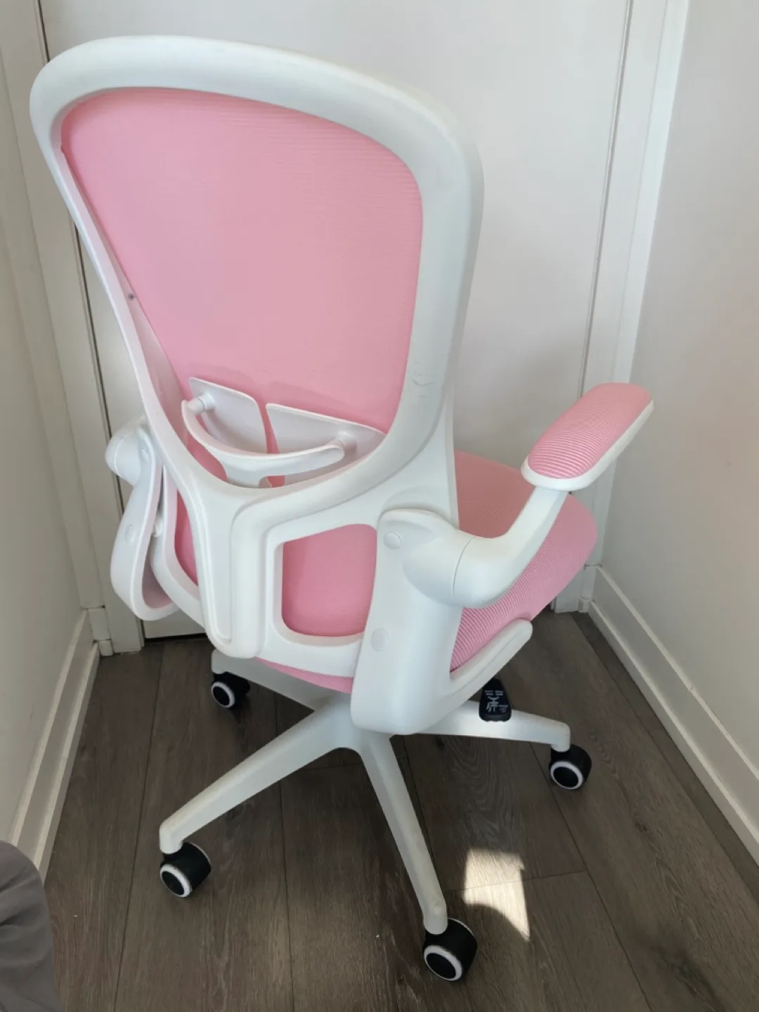 Pink Ergonomic Chair image indicator(2)