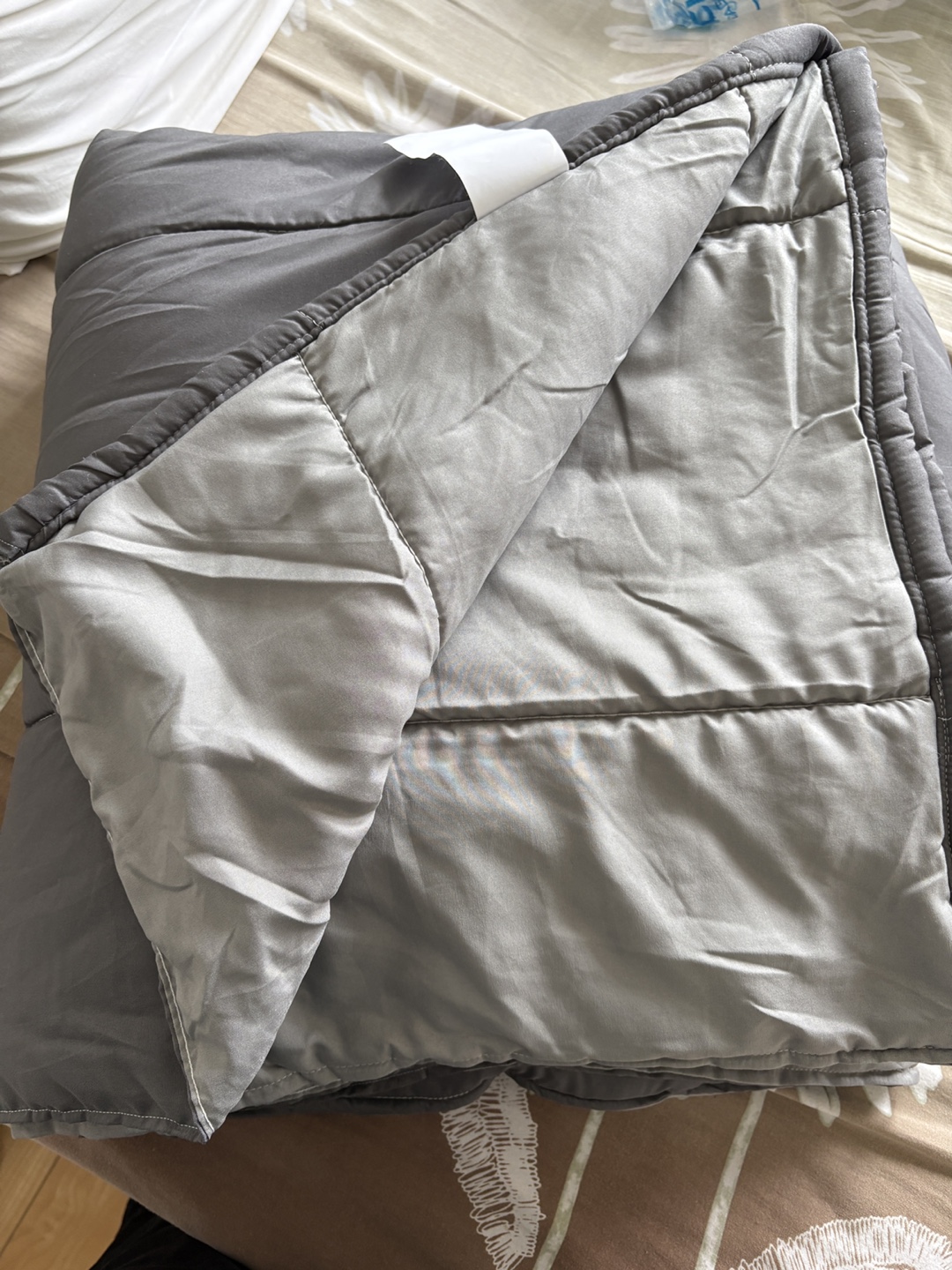 Brand new Mainstays Queen size double sided comforter / blanket