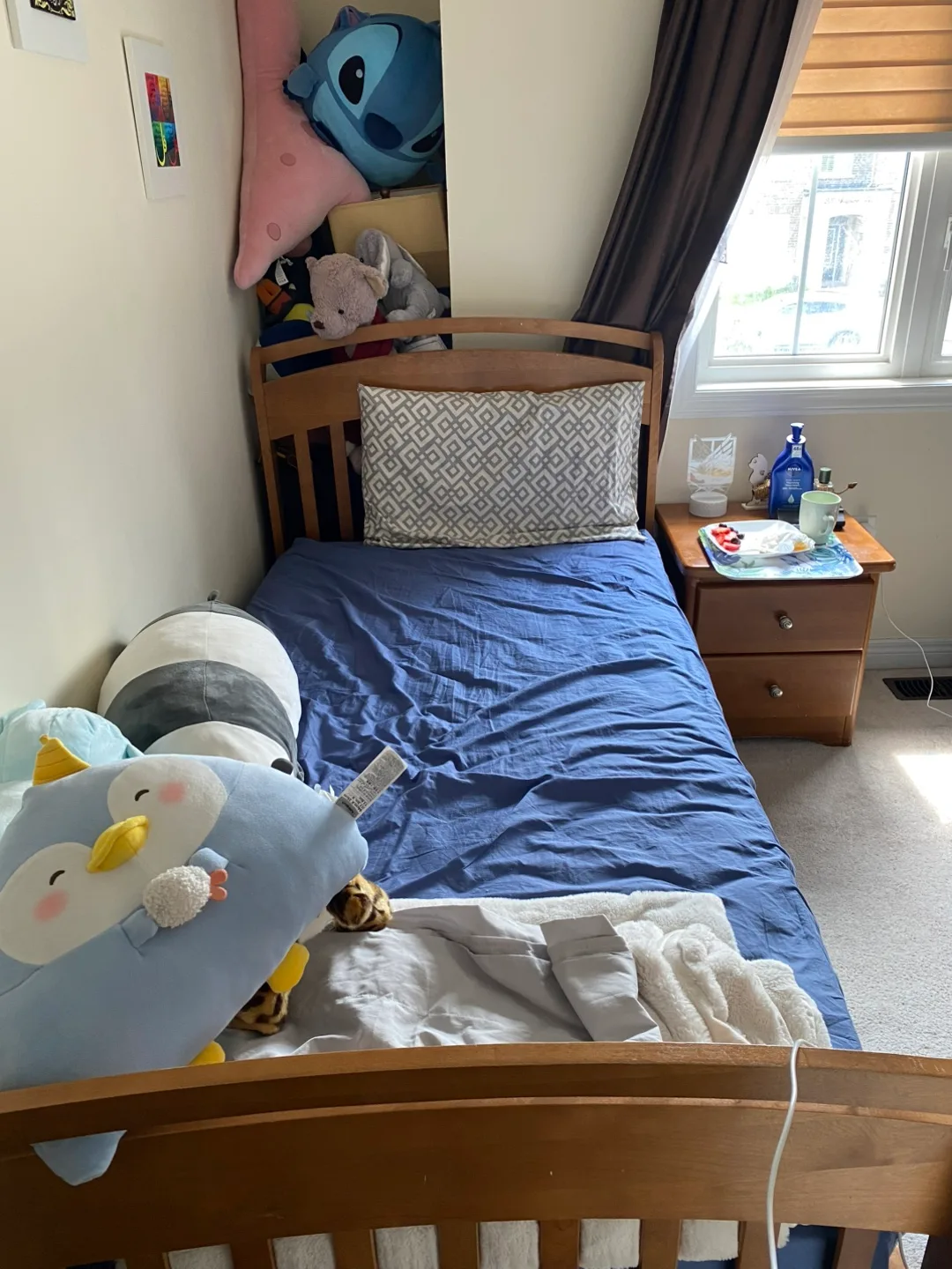Bedroom Set - Bed, Dresser, Hutch thumbnail