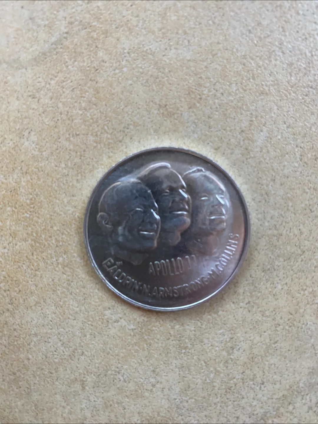 Apollo 11 Commemorative Coin image indicator(2)