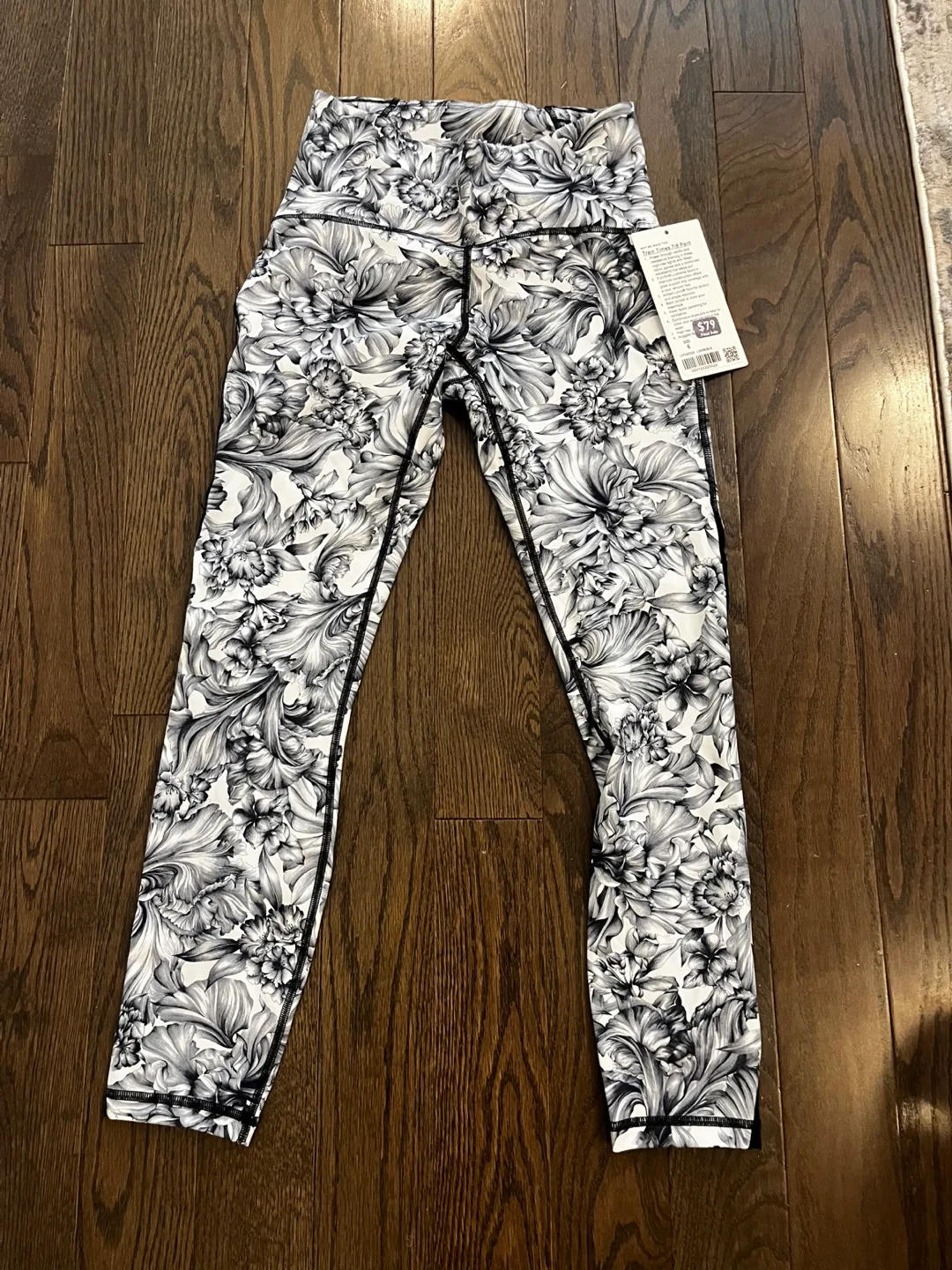 New lululemon train time size 6 leggings thumbnail