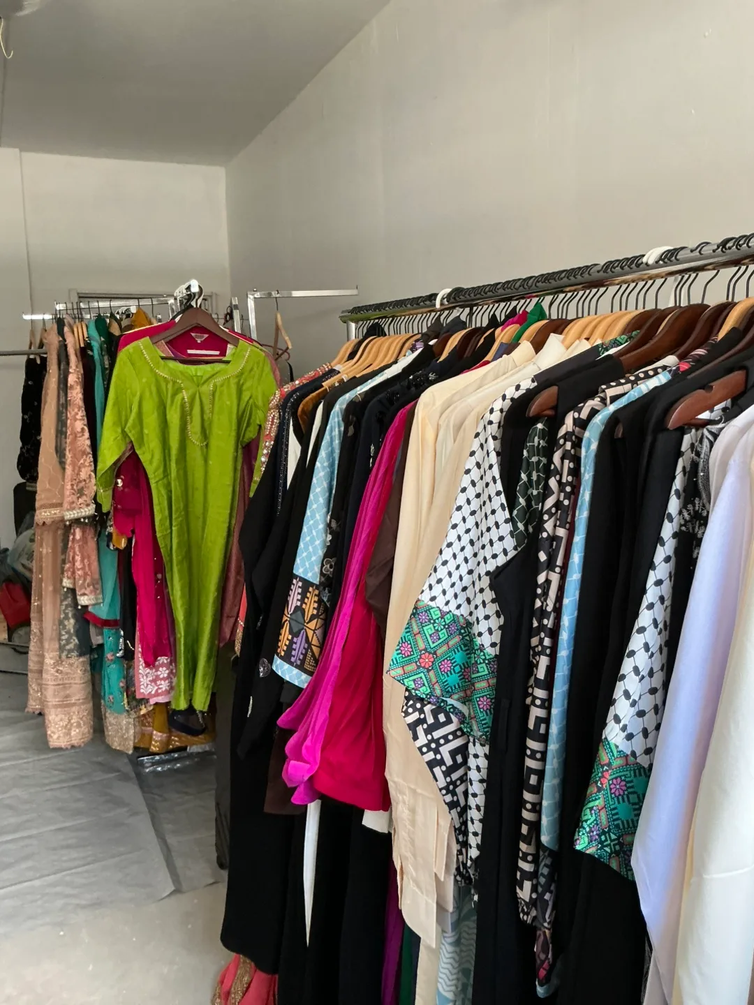 Assorted Women's Clothing - Abaya and Thobes thumbnail