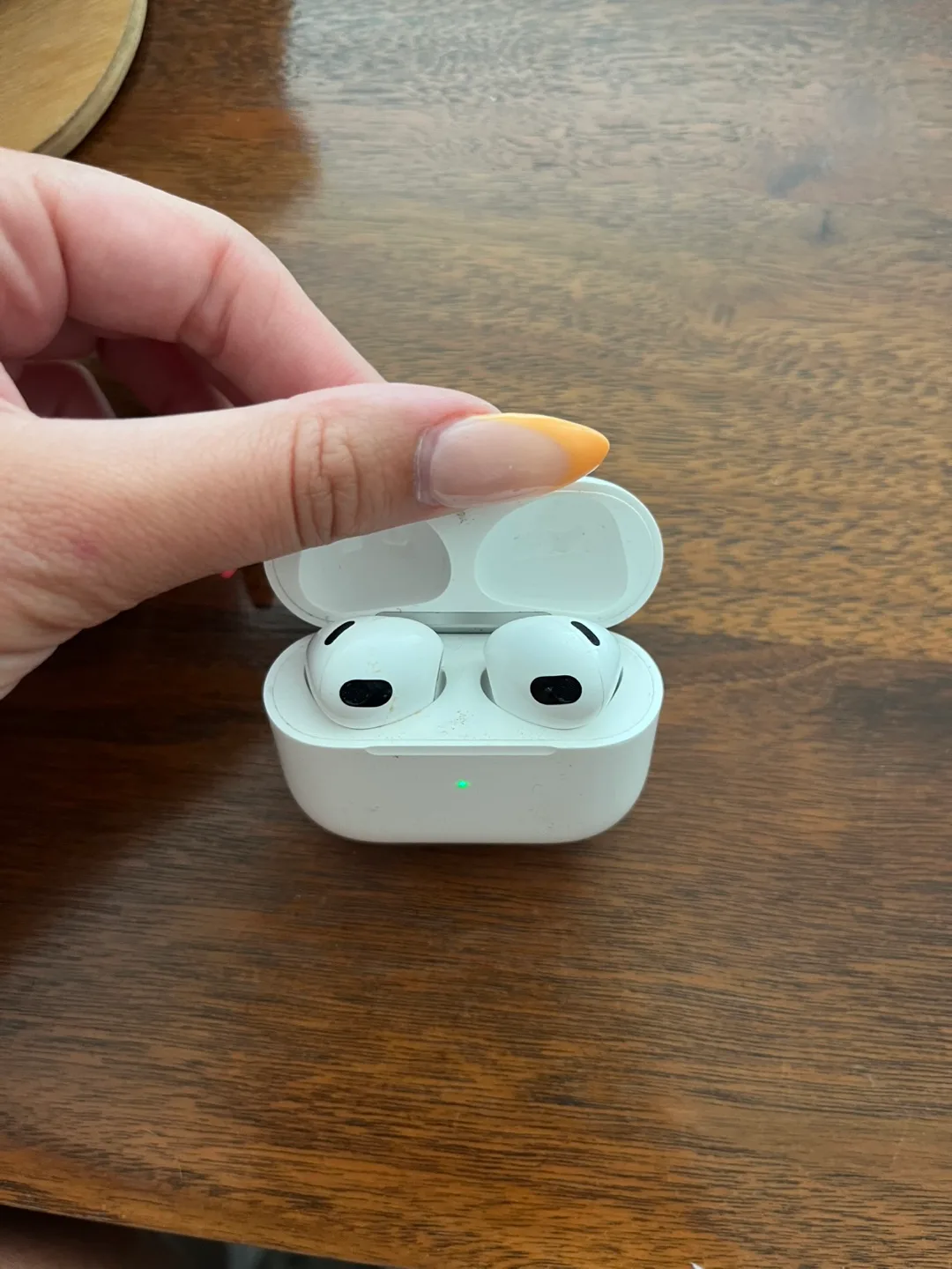 Apple AirPods Pro thumbnail