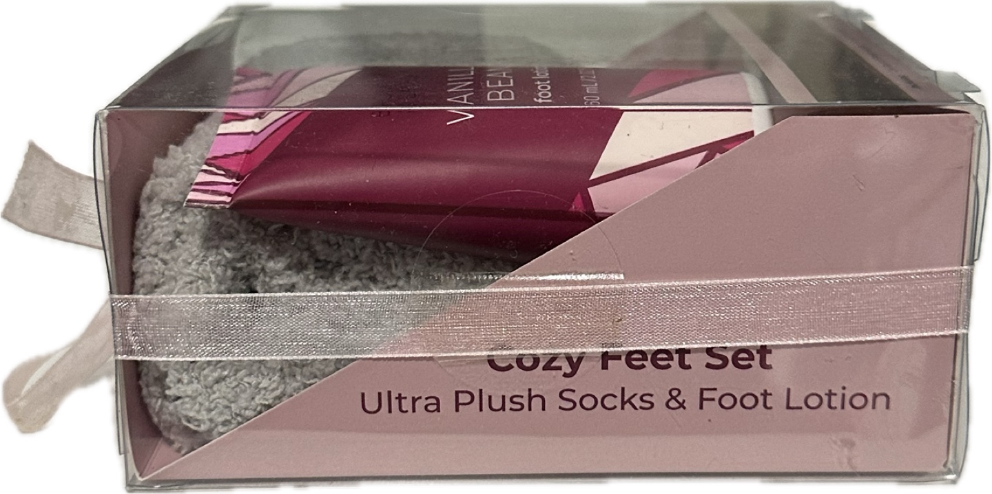 Cozy Feet Set | Ultra Plush Socks & Foot Lotion - photo 4