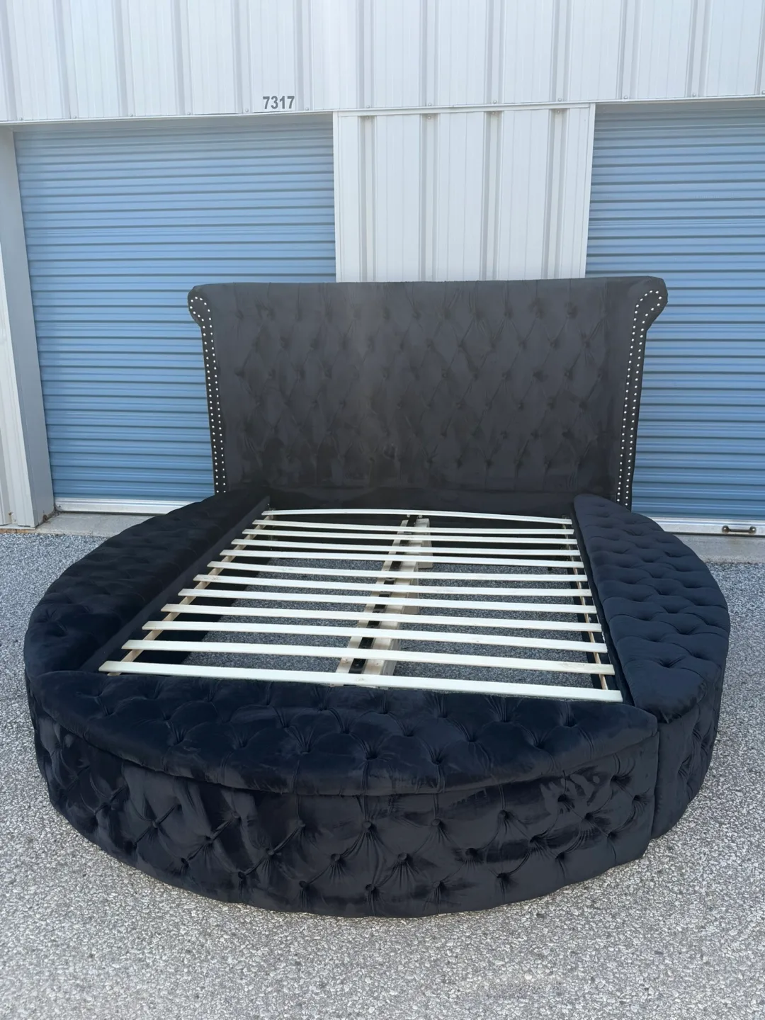 Velvet Round Bed Storage QUEEN Black thumbnail