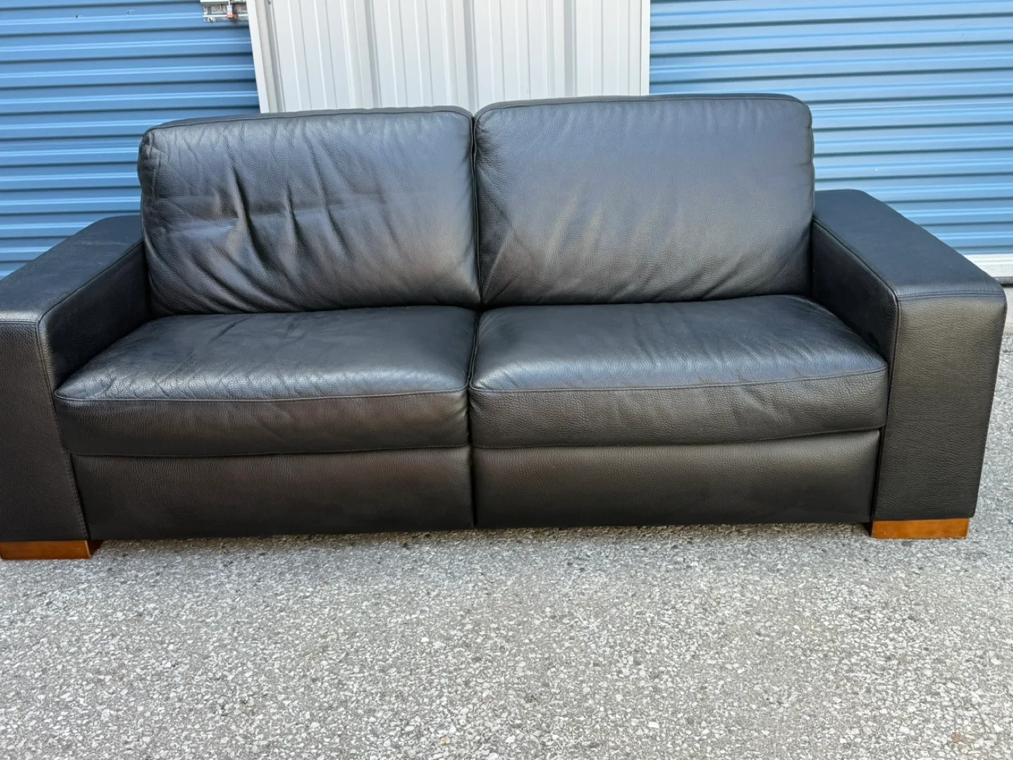 Modern Leather Sofa Black NATUZZI EDITIONS. thumbnail