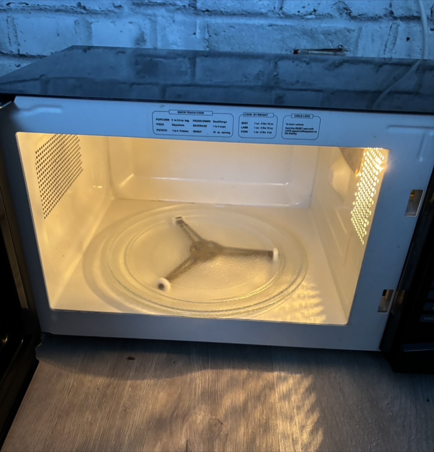 RCA Microwave - photo 3