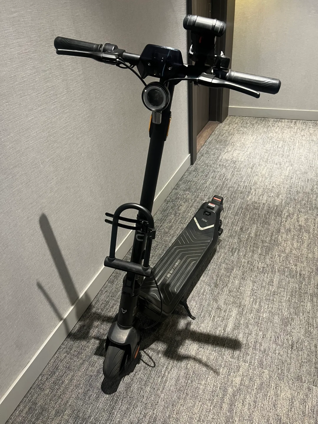 NIU Electric Scooter KQI 3 Pro black thumbnail