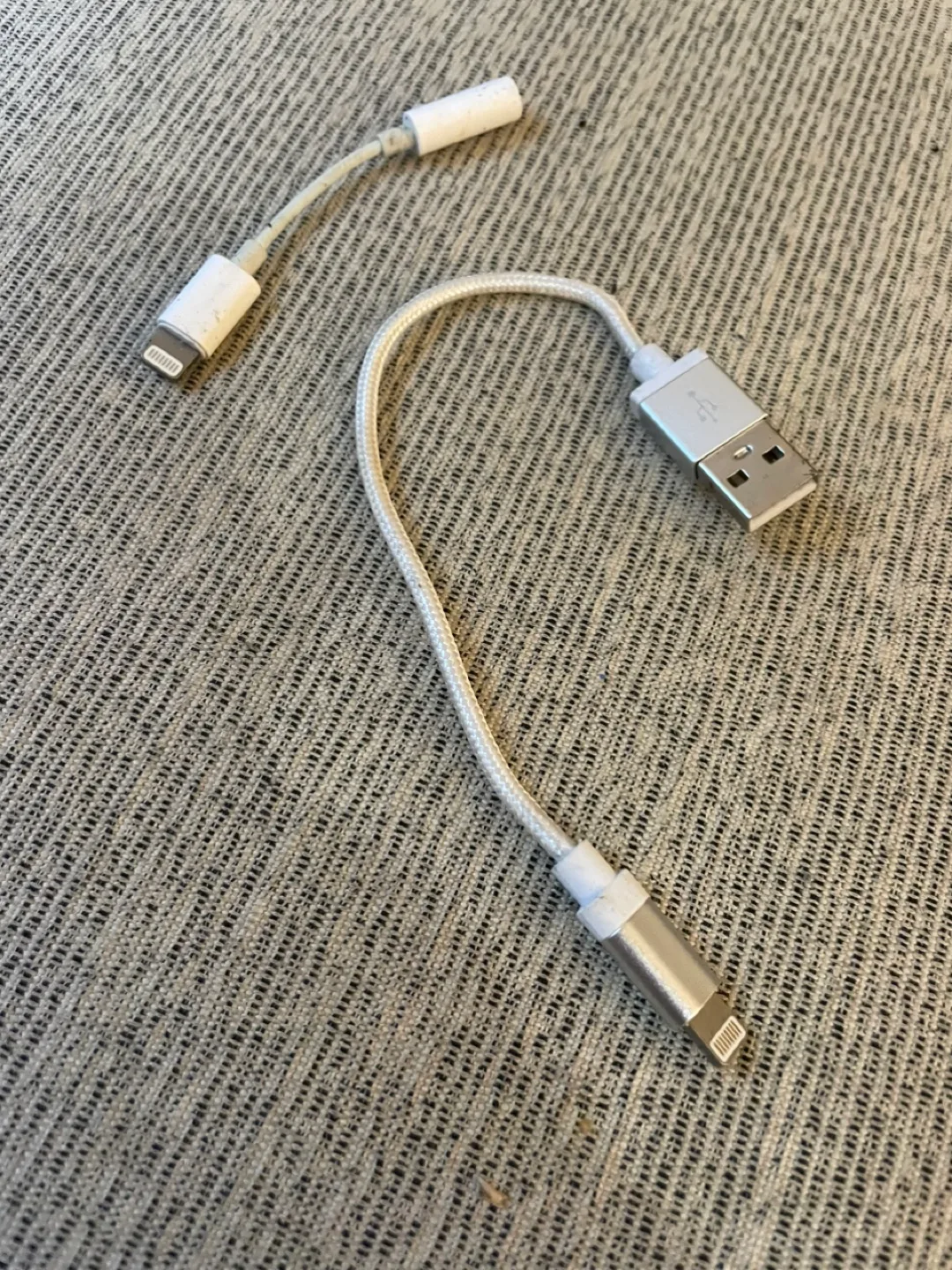 Apple cords - 2 image indicator(2)