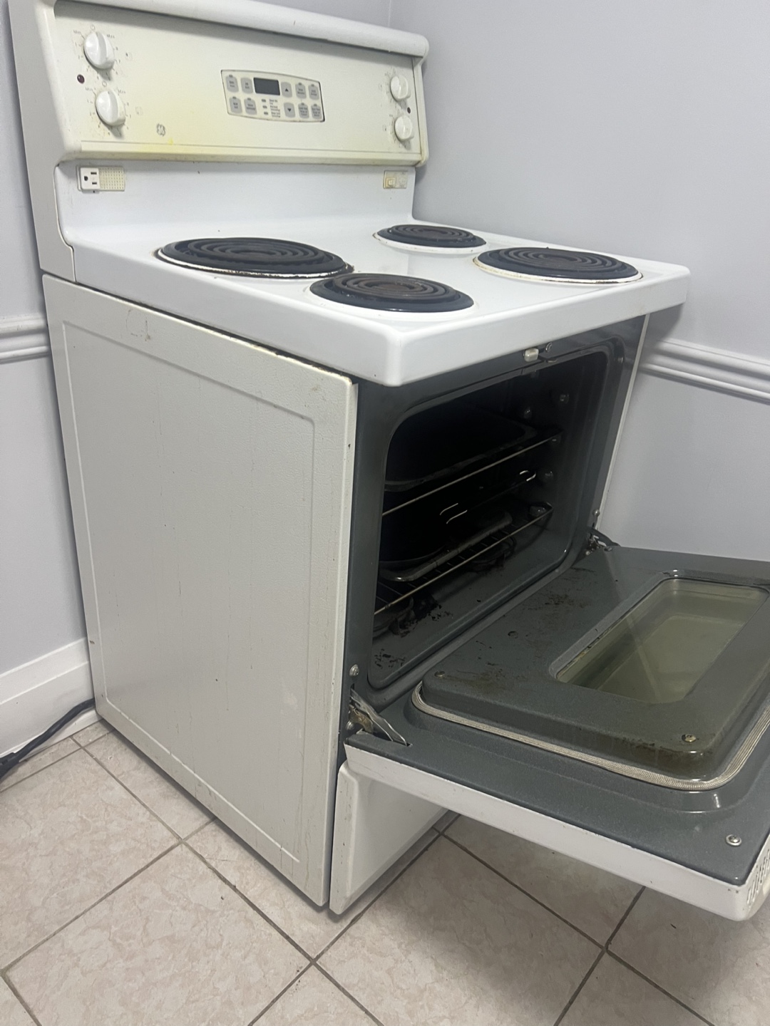 GE Electric Range Stove - photo 4