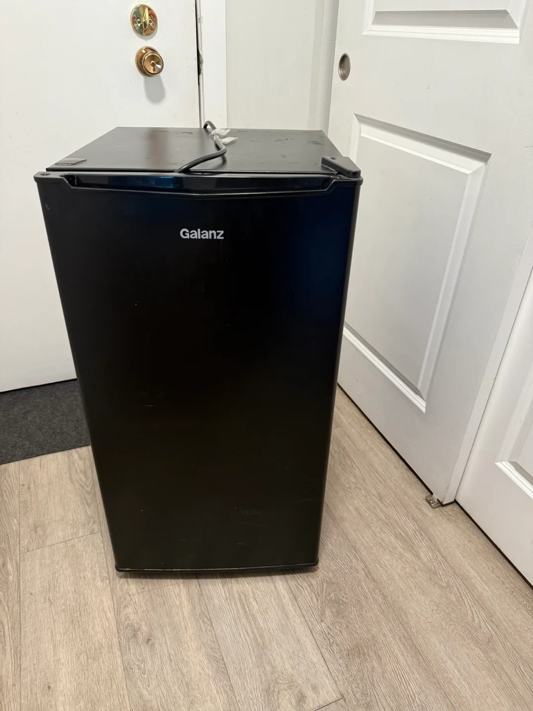 Galanze Compact Mini Fridge - Black thumbnail