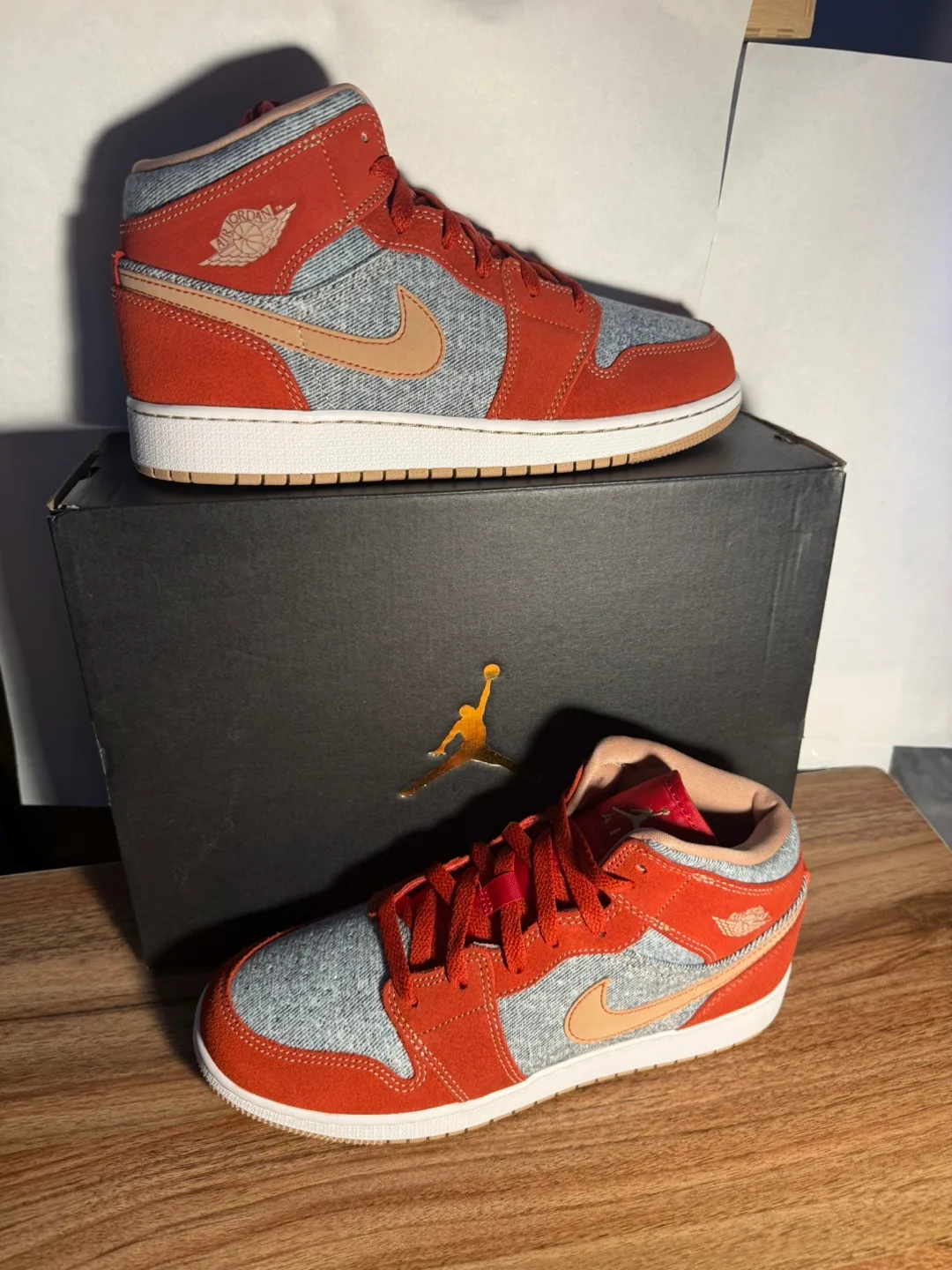 Air Jordan 1 Mid SE Denim Red Size 7Y thumbnail