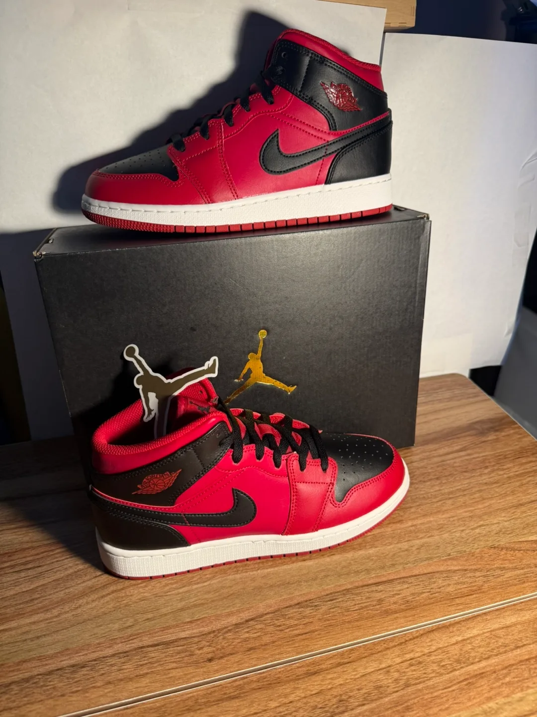 Air Jordan 1 Mid Reverse Bred- Youth Size 7Y thumbnail