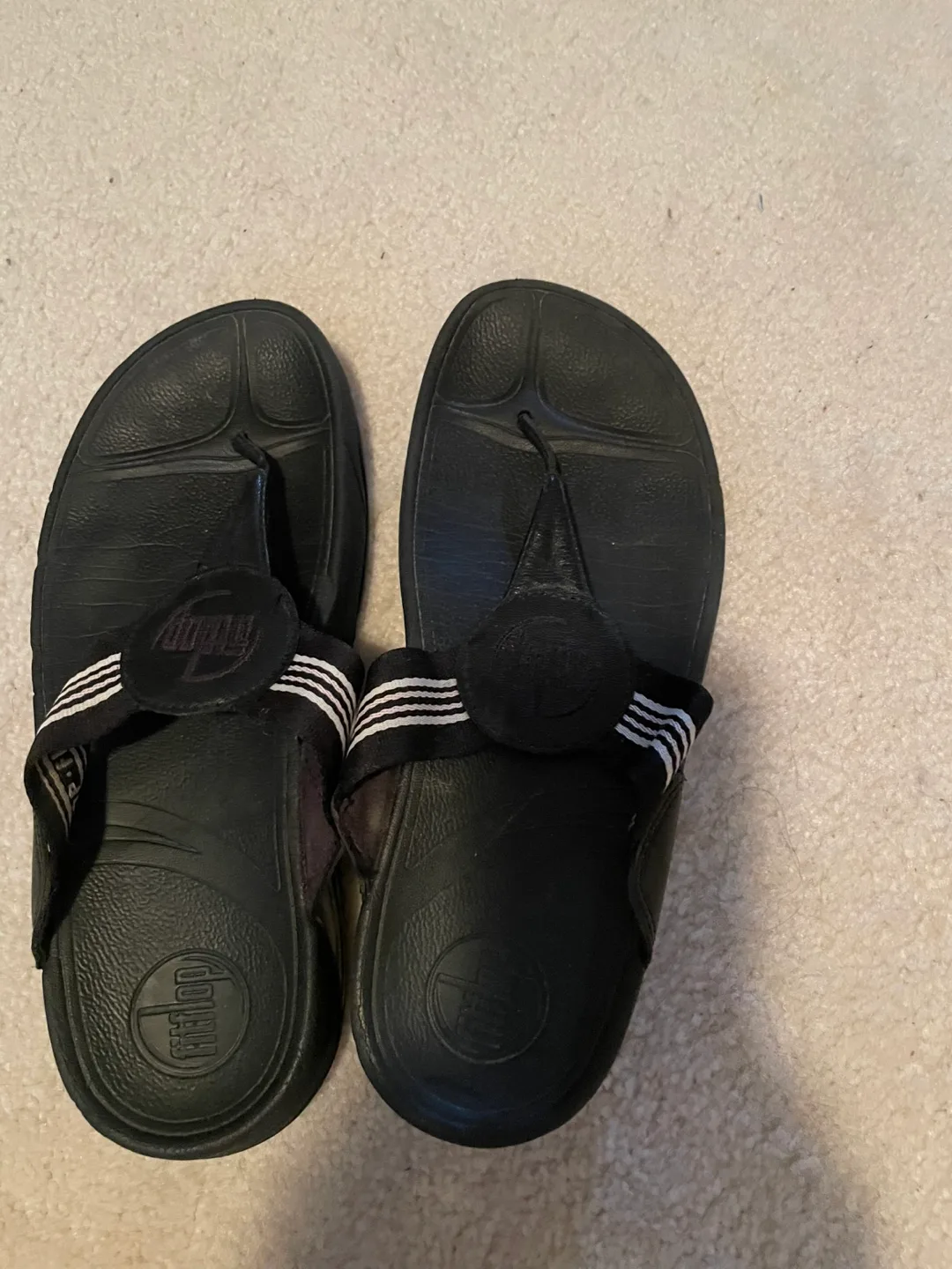 Fitflop Black Flip Flops size 7 (7,5) thumbnail
