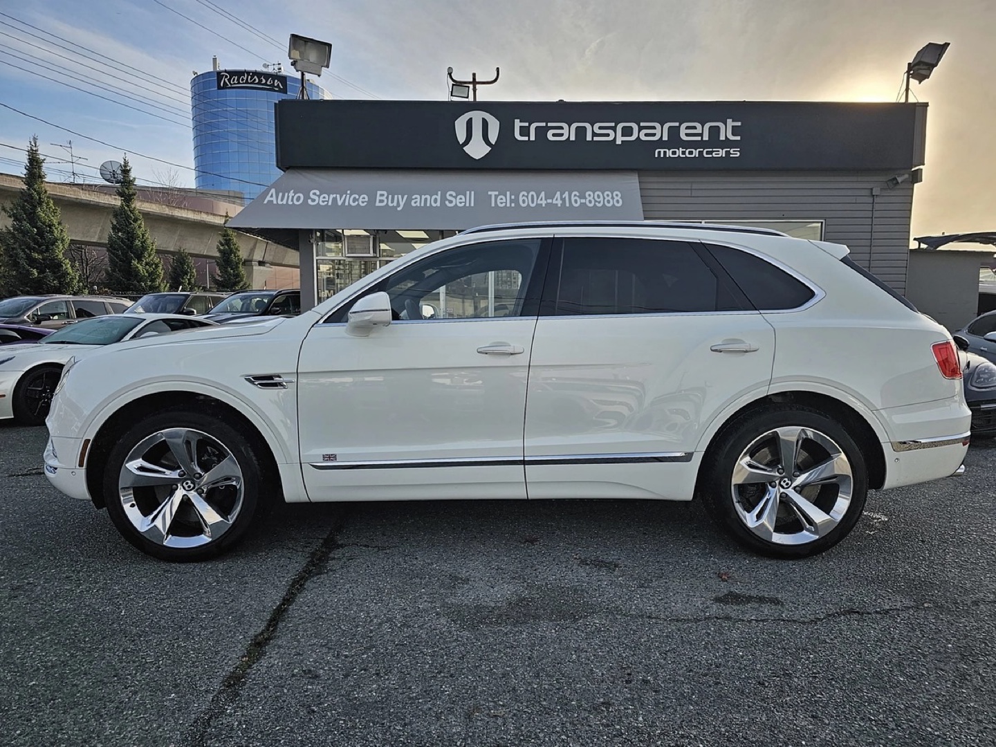 Bentley Bentayga SUV - photo 2