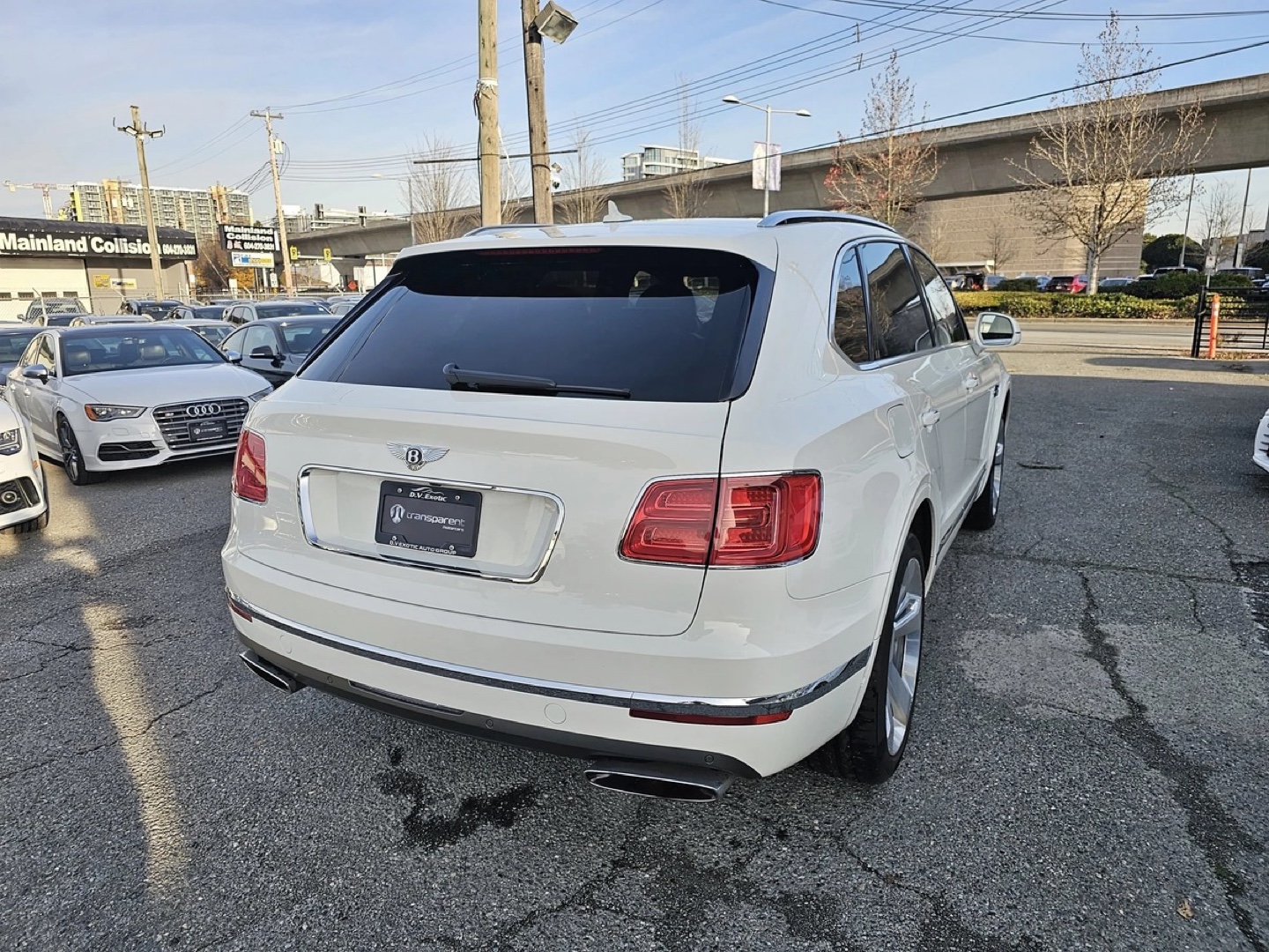 Bentley Bentayga SUV - photo 3