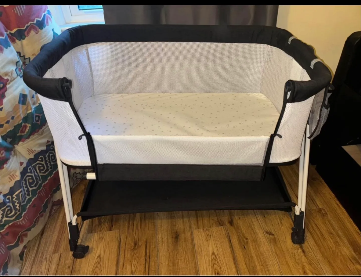 Bassinet - Like New Condition image indicator(3)