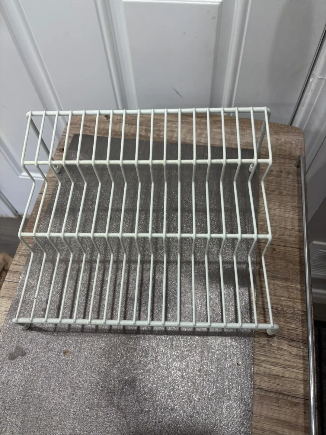 Kitchen Organization Lot: Dish Rack, Door Stop, Measuring Cups image indicator(2)