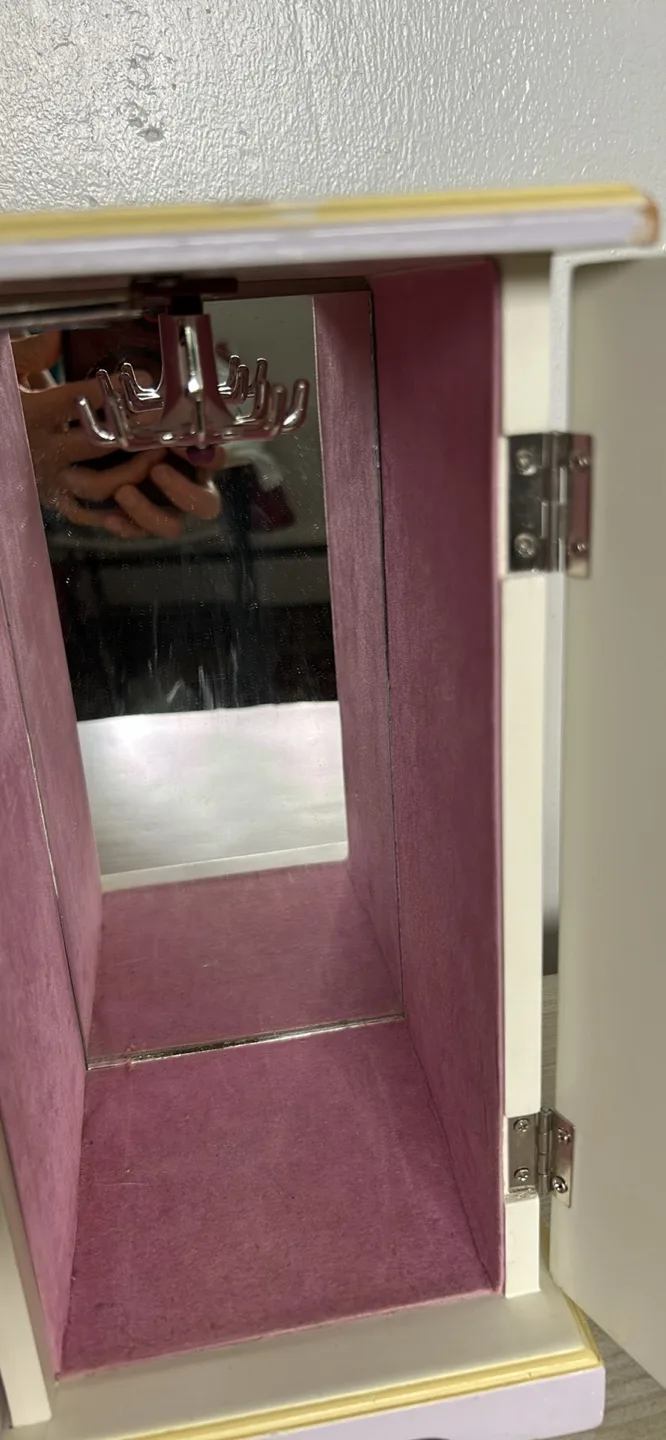 Kids' Wooden Jewelry Box image indicator(6)