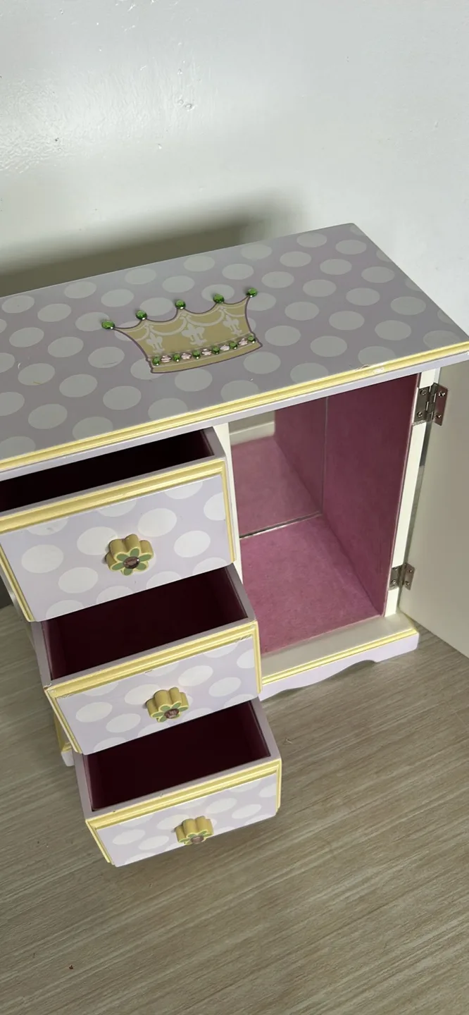 Kids' Wooden Jewelry Box image indicator(5)