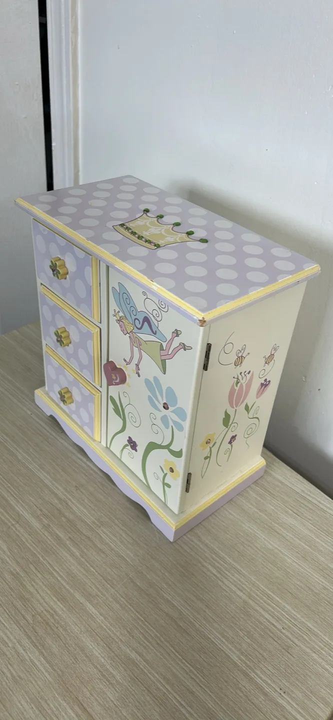 Kids' Wooden Jewelry Box image indicator(2)