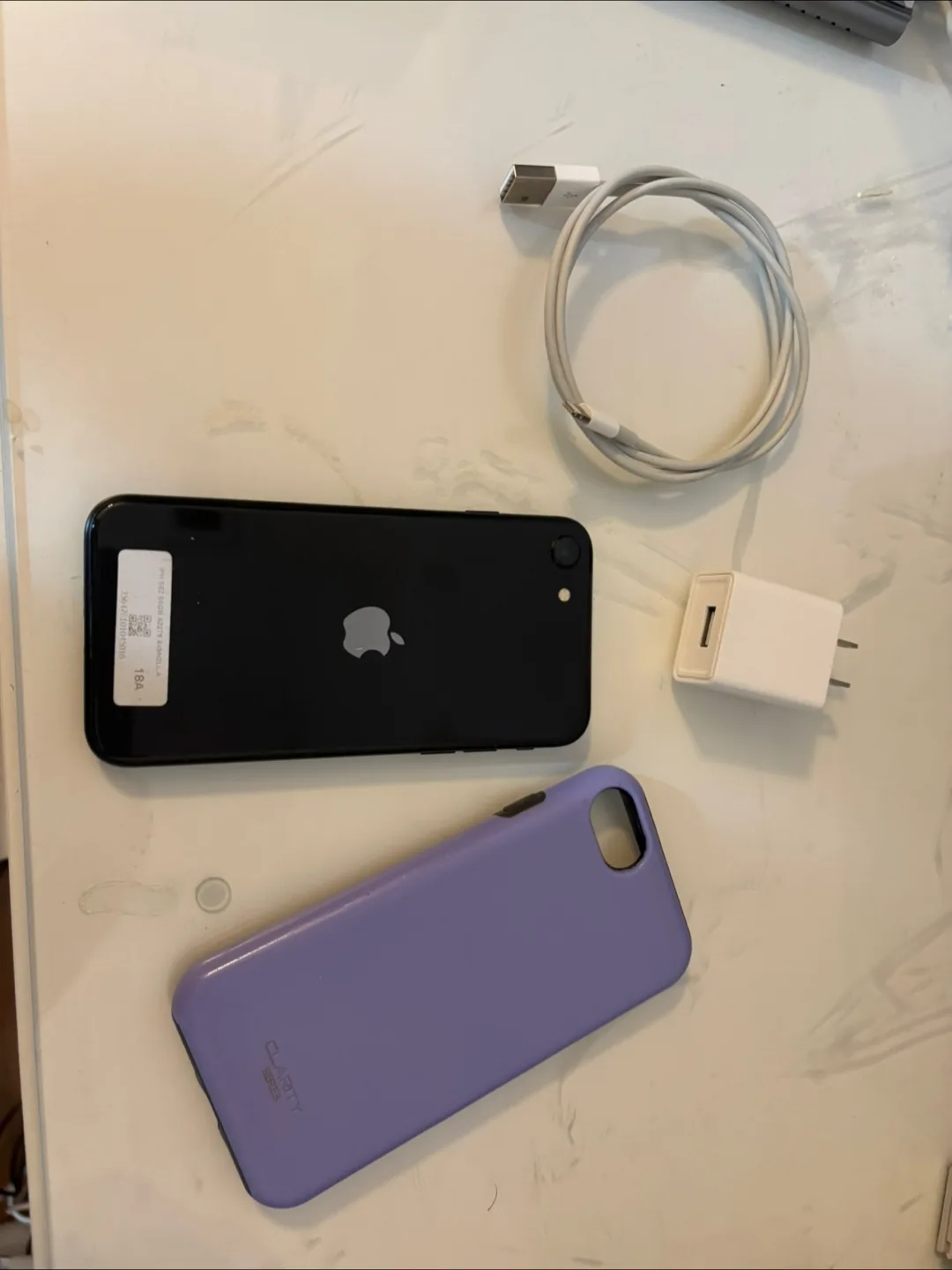 iPhone SE 64GB Black w/ Case thumbnail