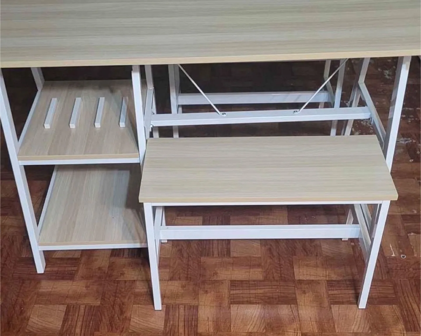 Table with 2 mini chairs thumbnail