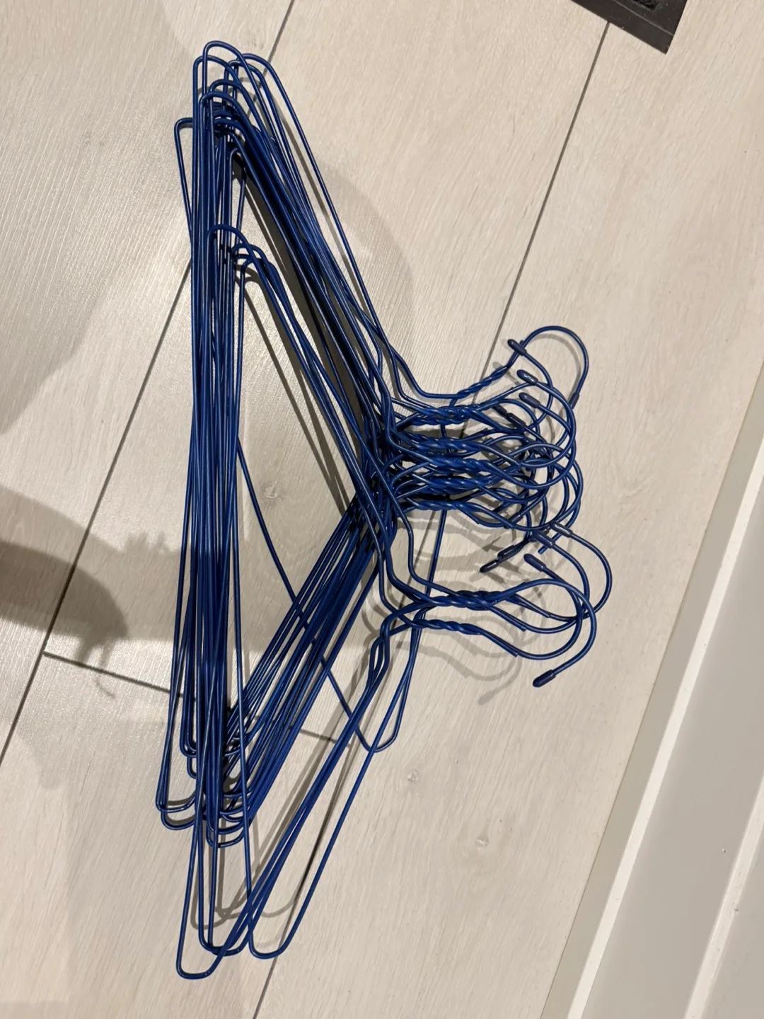 Metal Clothes Hangers - Blue & Silver image indicator(5)