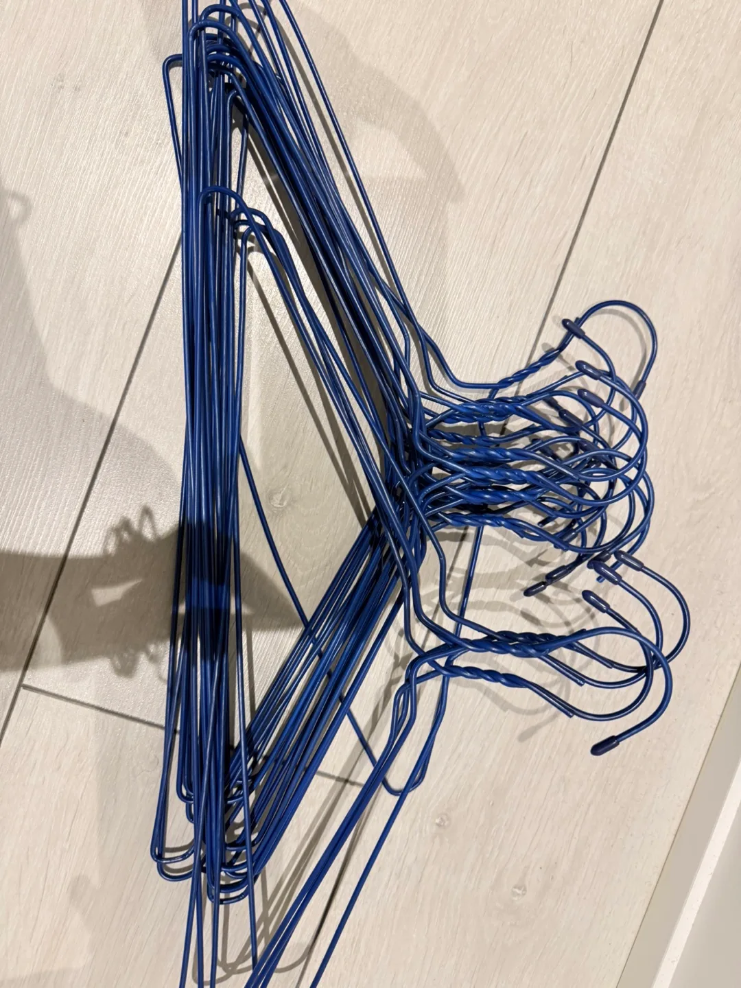 Metal Clothes Hangers - Blue & Silver image indicator(4)