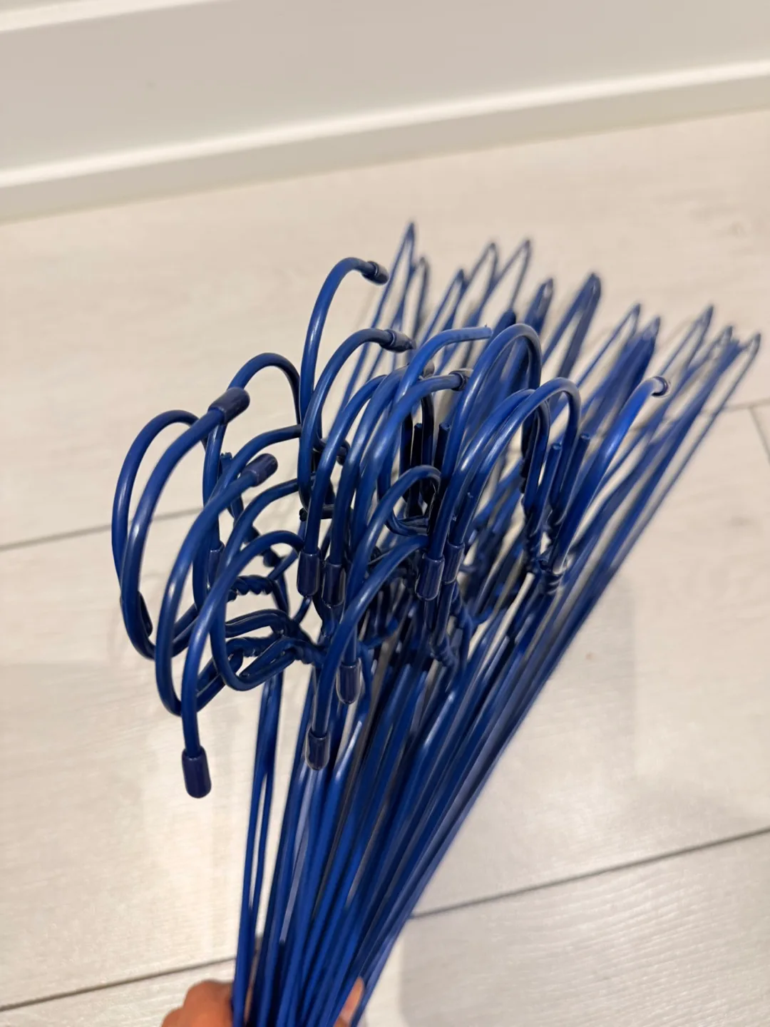 Metal Clothes Hangers - Blue & Silver image indicator(3)