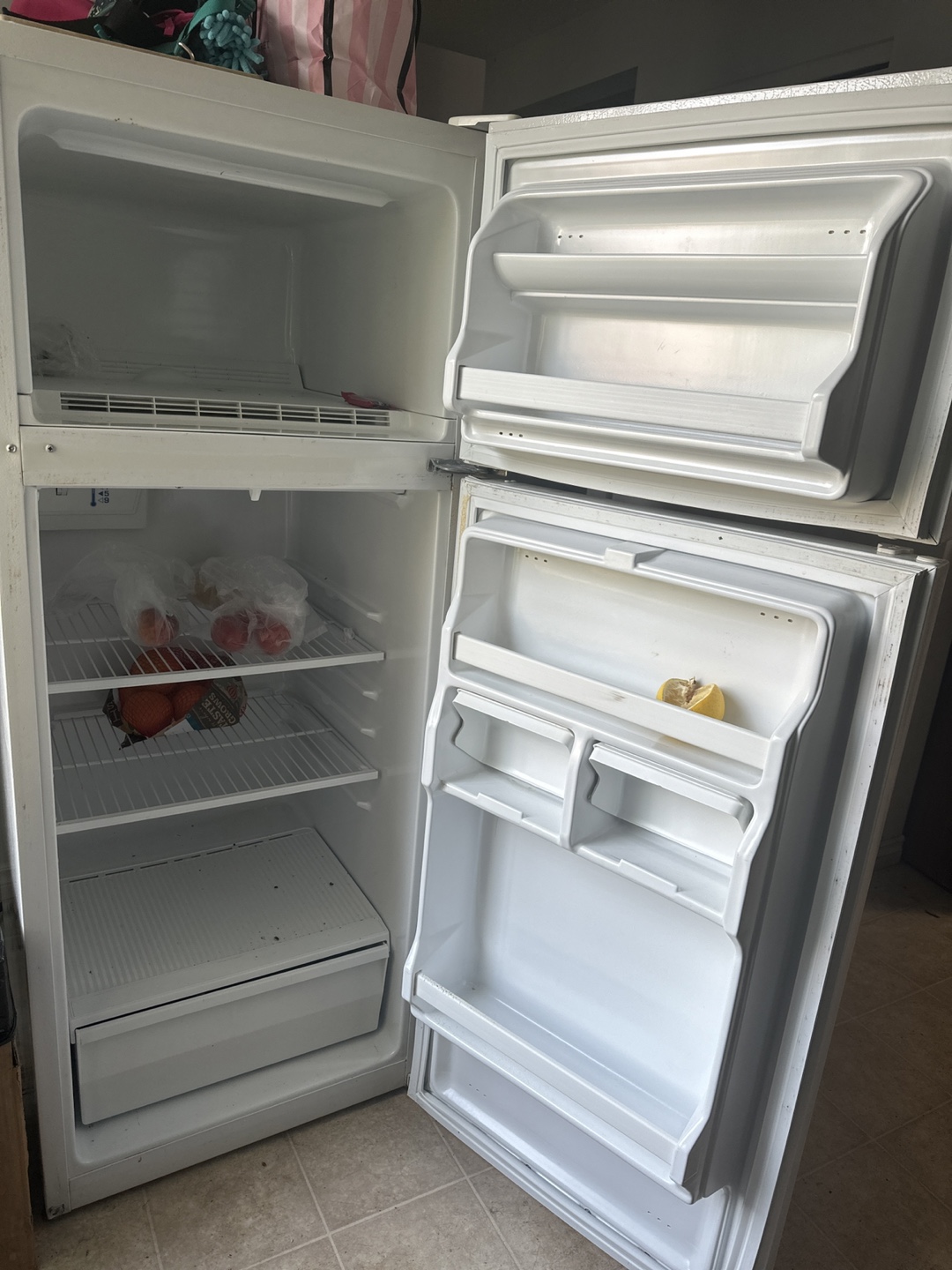 Fridge. - photo 2