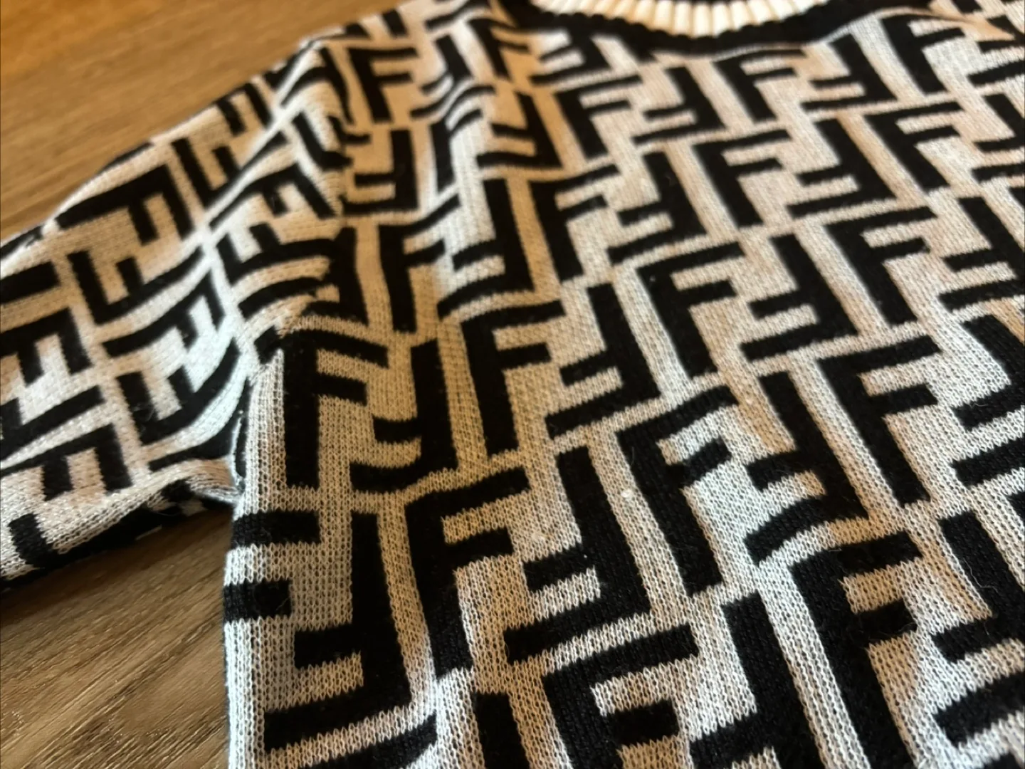 Knit Shirt image indicator(2)