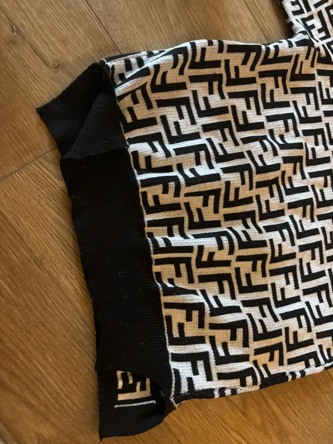 Knit Shirt image indicator(3)