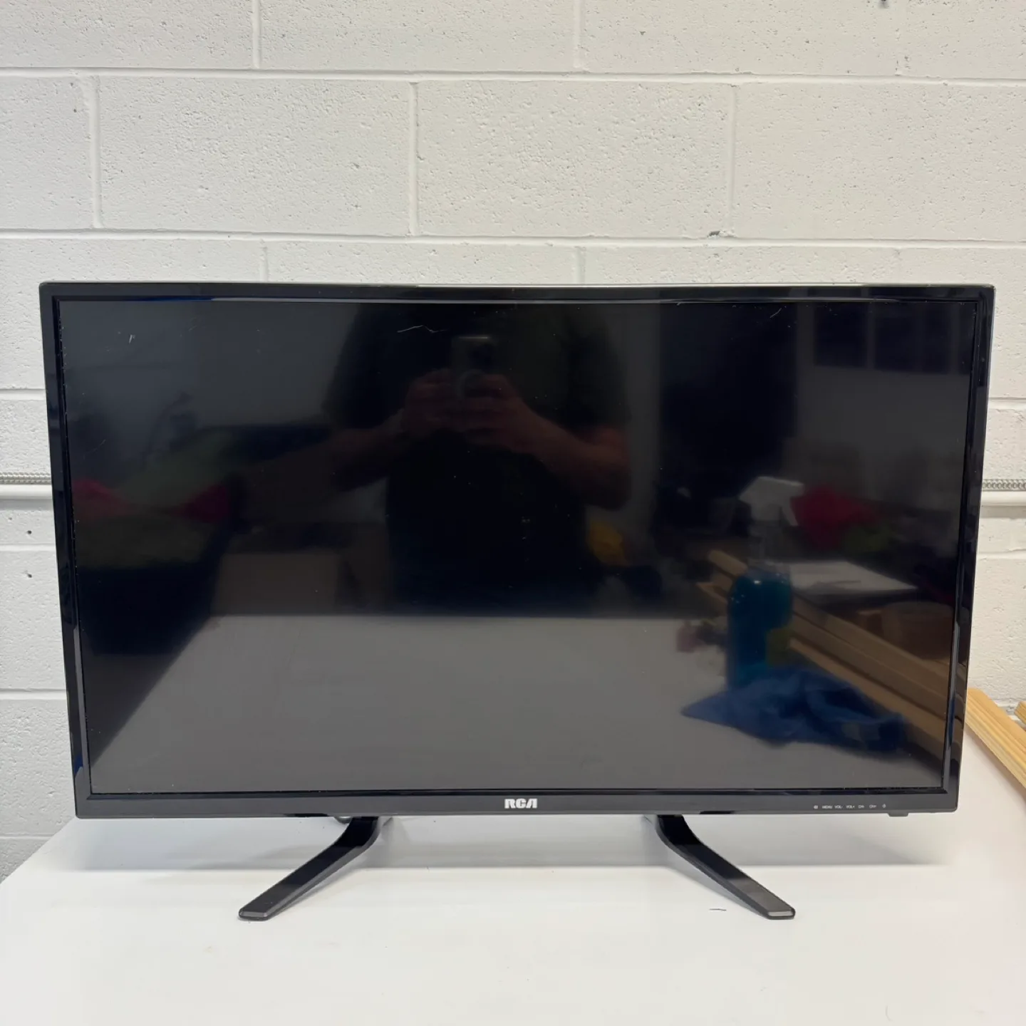 RCA 32" LED FHD TV RLED3221-F thumbnail