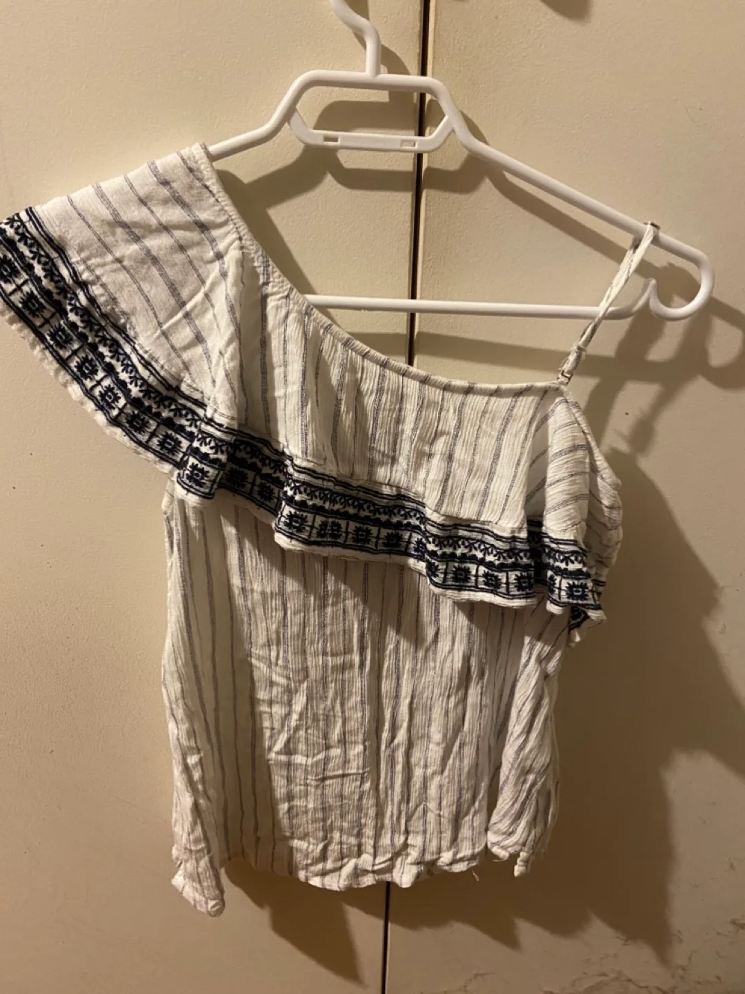 Abercrombie & Fitch XS White Striped Top thumbnail